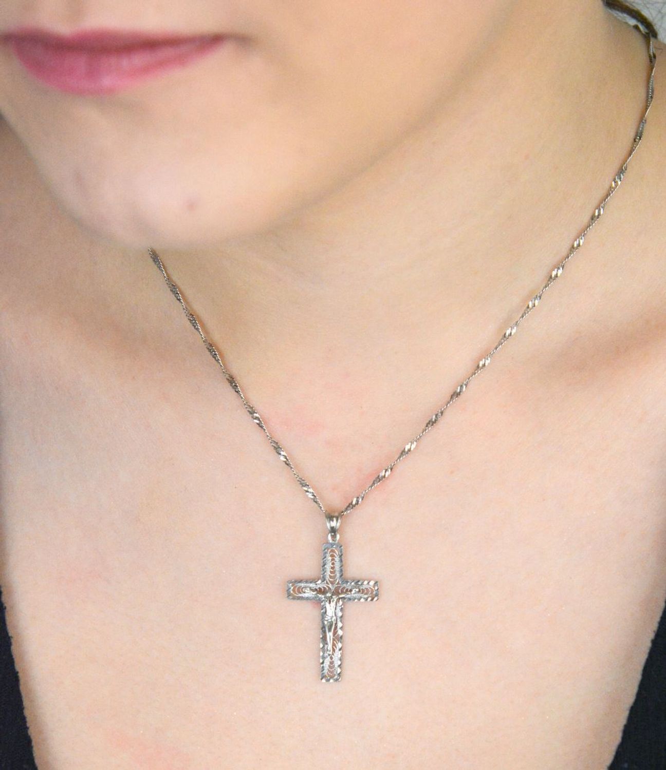 Srebrny ażurowy krzyżyk z Jezusem DIA-ZAW-1889-925 – Srebro 925  3,5 cm.jpg