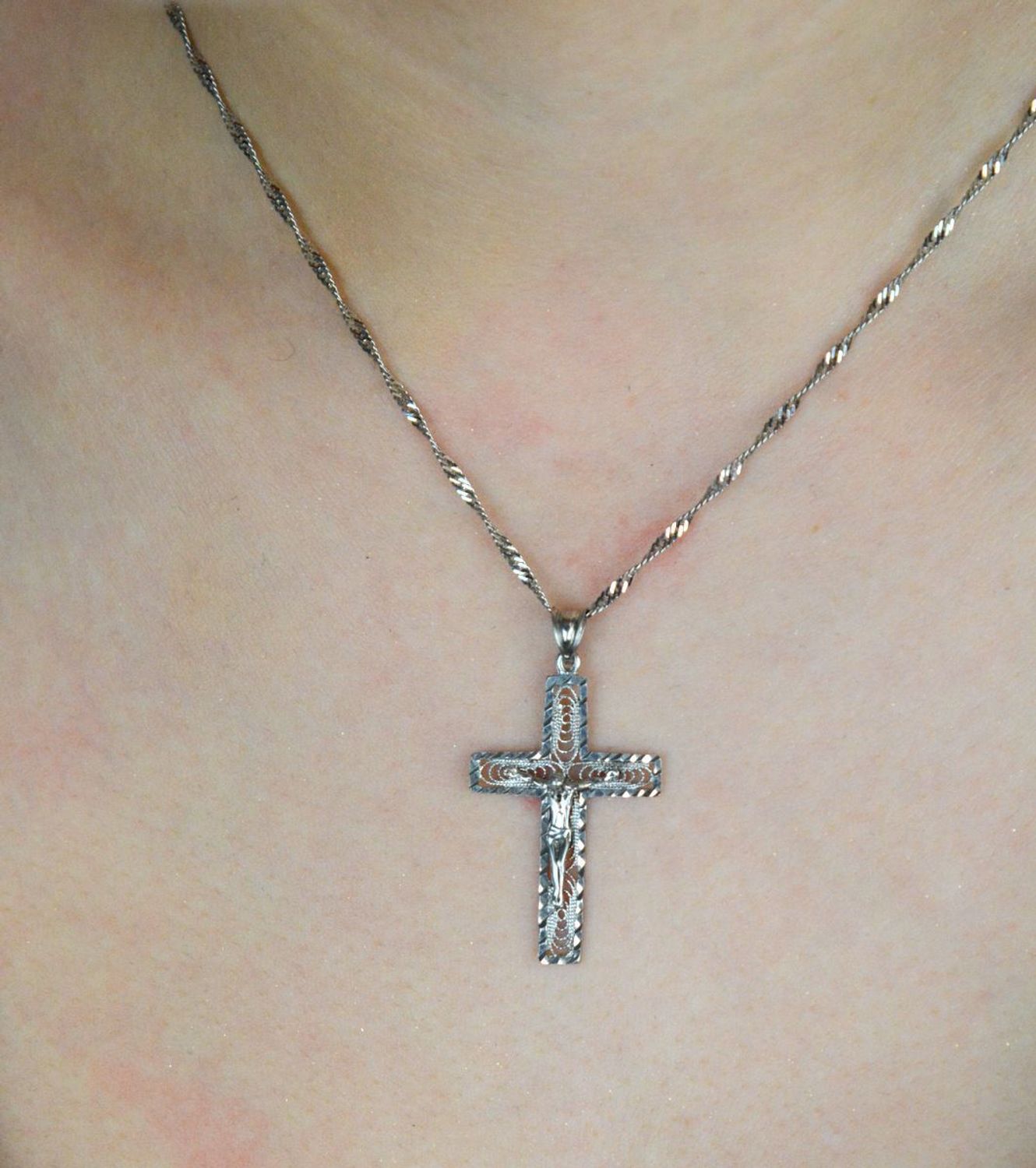 Srebrny ażurowy krzyżyk z Jezusem DIA-ZAW-1889-925 – Srebro 925  3,5 cm.jpg