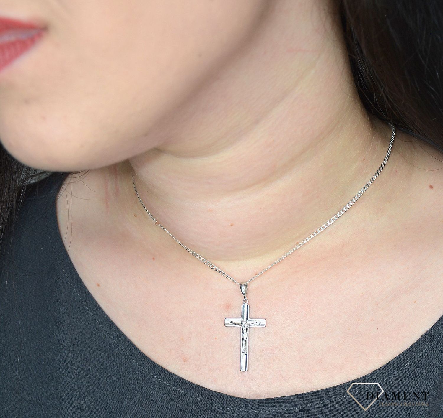 Zawieszka srebrna krzyżyk z Jezusem rodowany 4,2 cm DIA-ZAW-1924-925..jpg