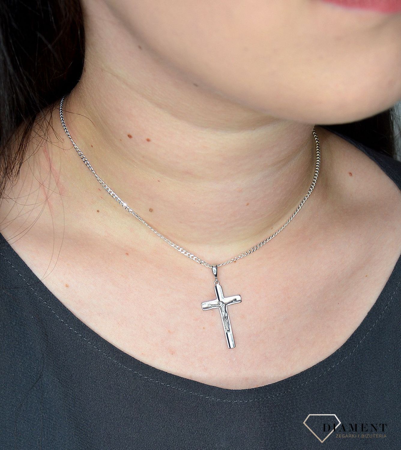 Zawieszka srebrna krzyżyk z Jezusem rodowany 4,2 cm DIA-ZAW-1924-925..jpg