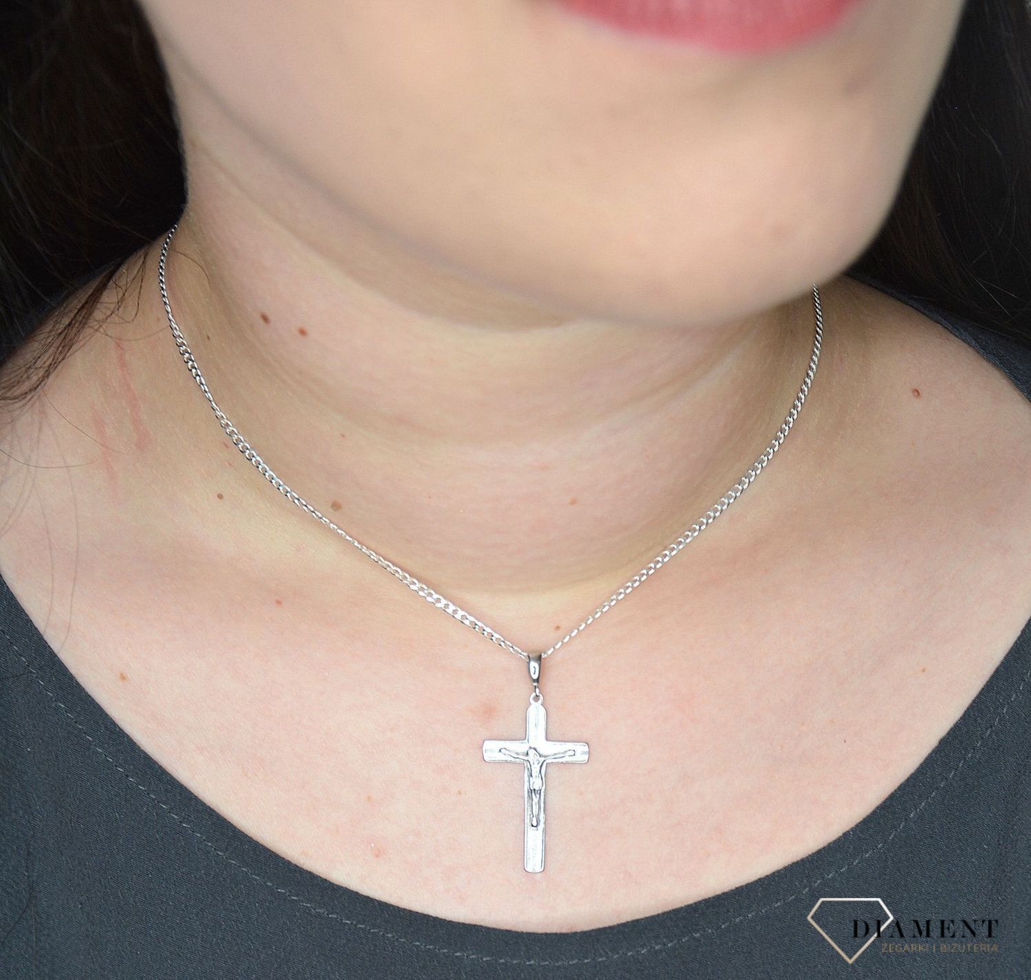 Zawieszka srebrna krzyżyk z Jezusem rodowany 4,2 cm DIA-ZAW-1924-925..jpg