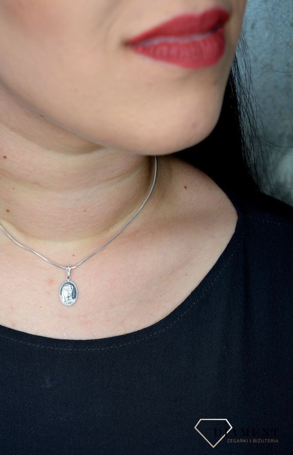 Zawieszka srebrna medalik Matka Boska 2,4 cm DIA-ZAW-1960-925.jpg
