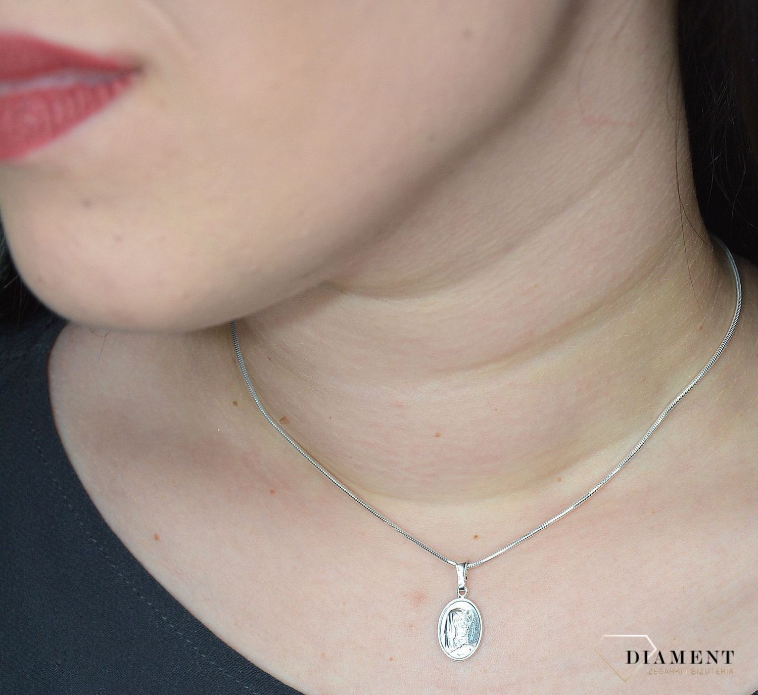 Zawieszka srebrna medalik Matka Boska 2,4 cm DIA-ZAW-1960-925.jpg