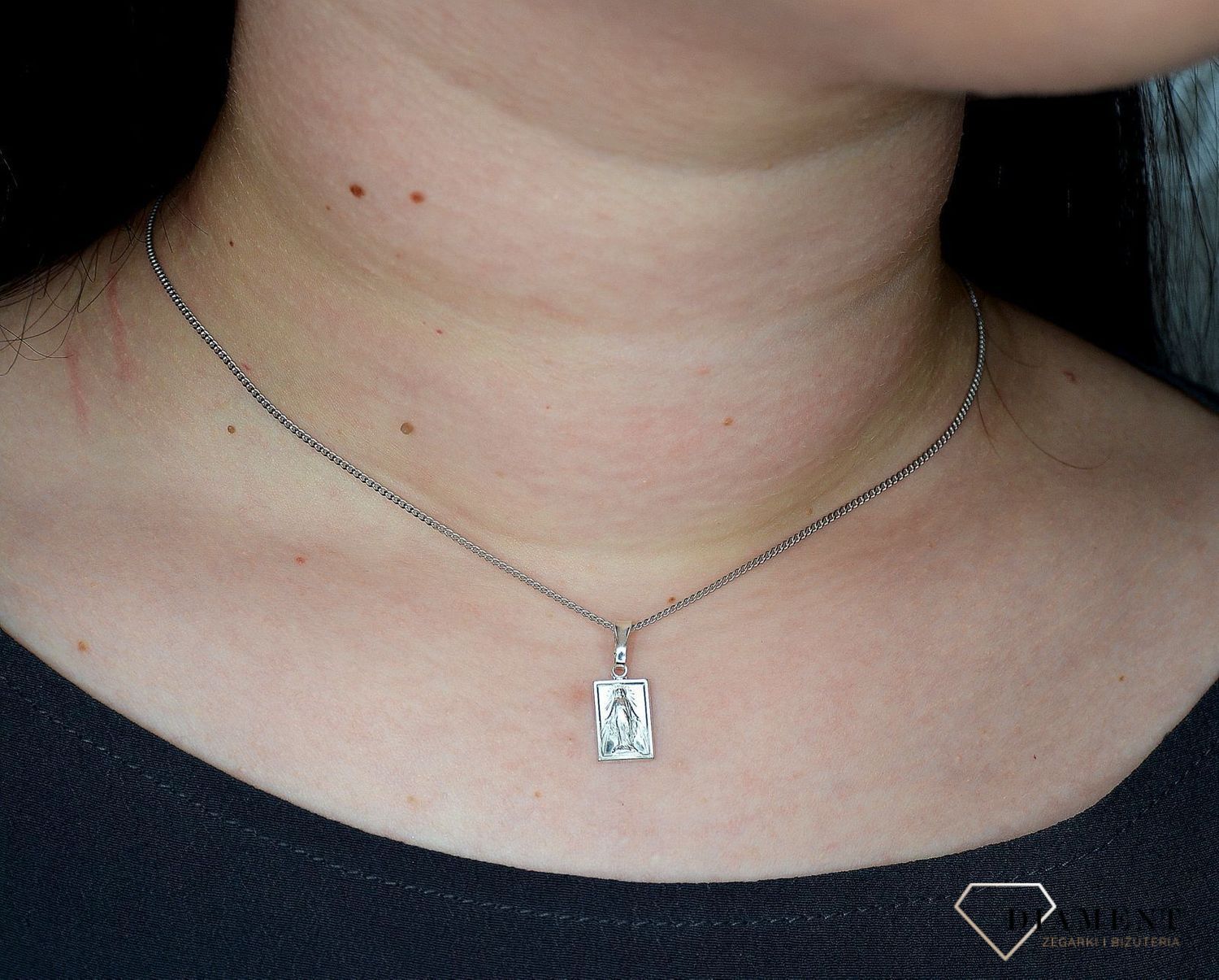 Zawieszka srebrna kwadratowy medalik Jezus DIA-ZAW-1961-925.jpg