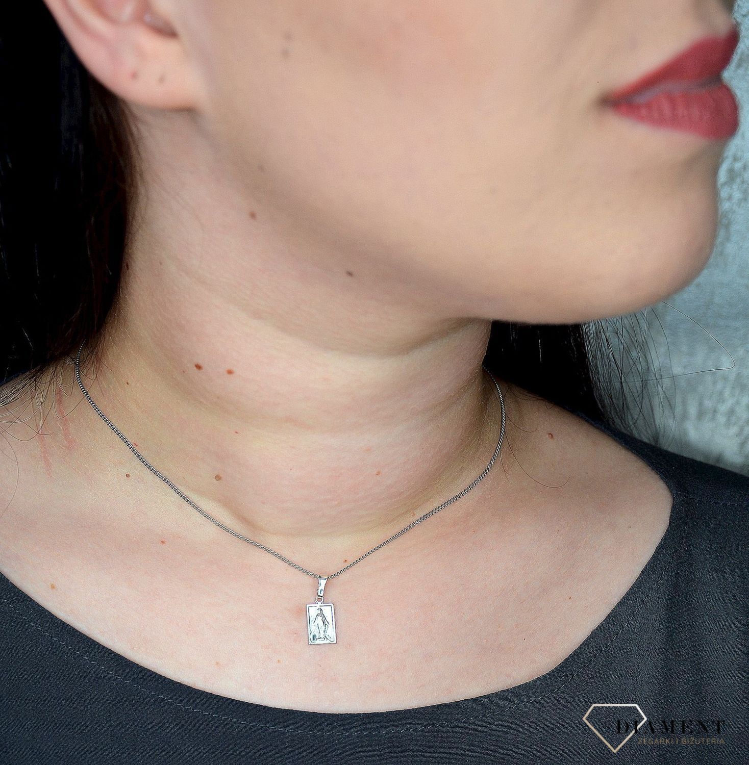 Zawieszka srebrna kwadratowy medalik Jezus DIA-ZAW-1961-925.jpg