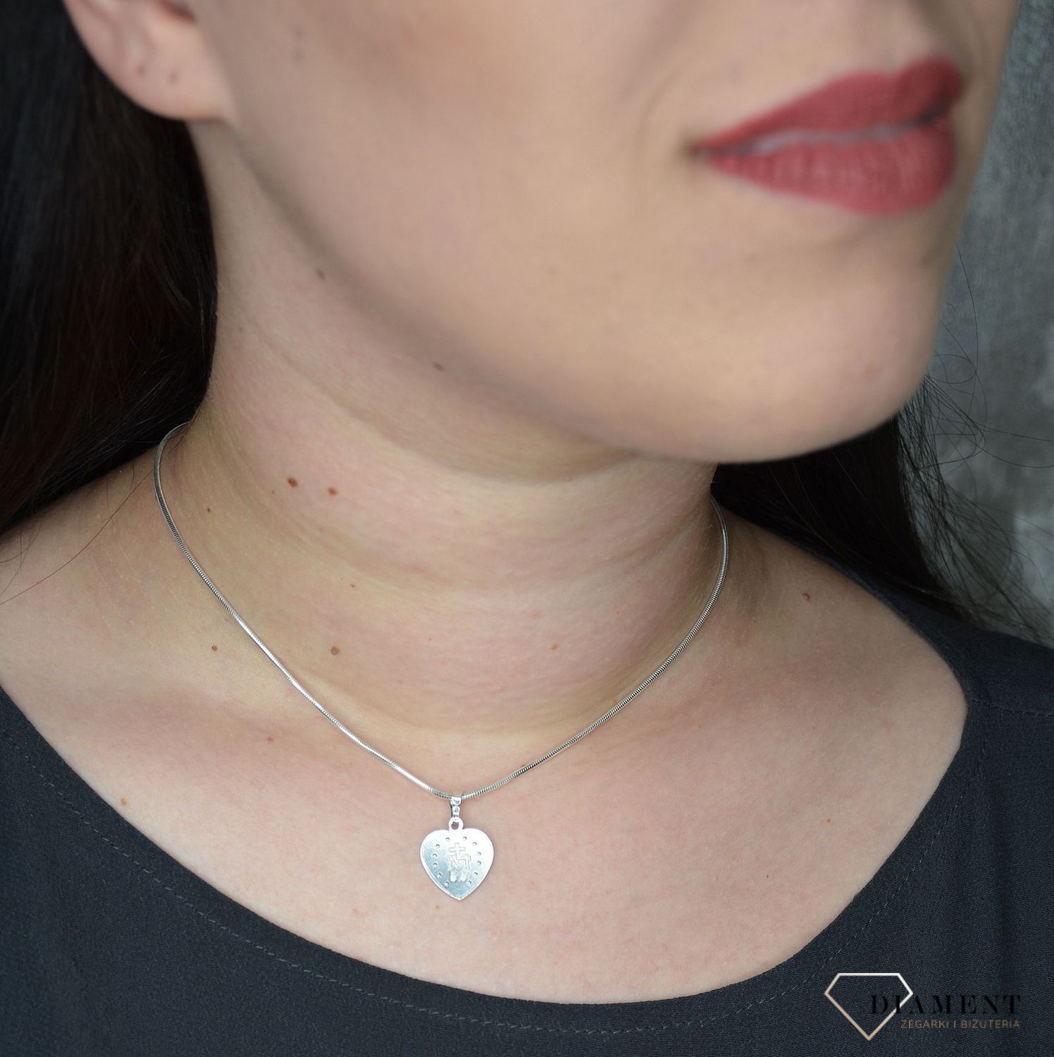 Zawieszka srebrna medalik DIA-ZAW-1962-925 (1).jpg