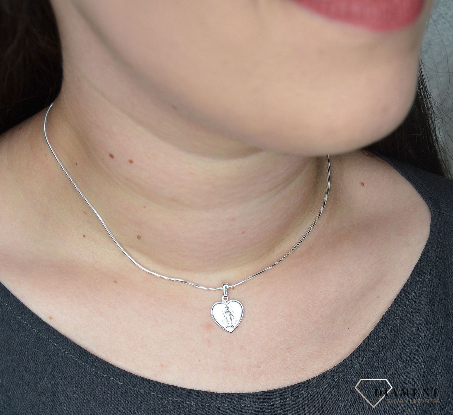 Zawieszka srebrna medalik DIA-ZAW-1962-925 (1).jpg