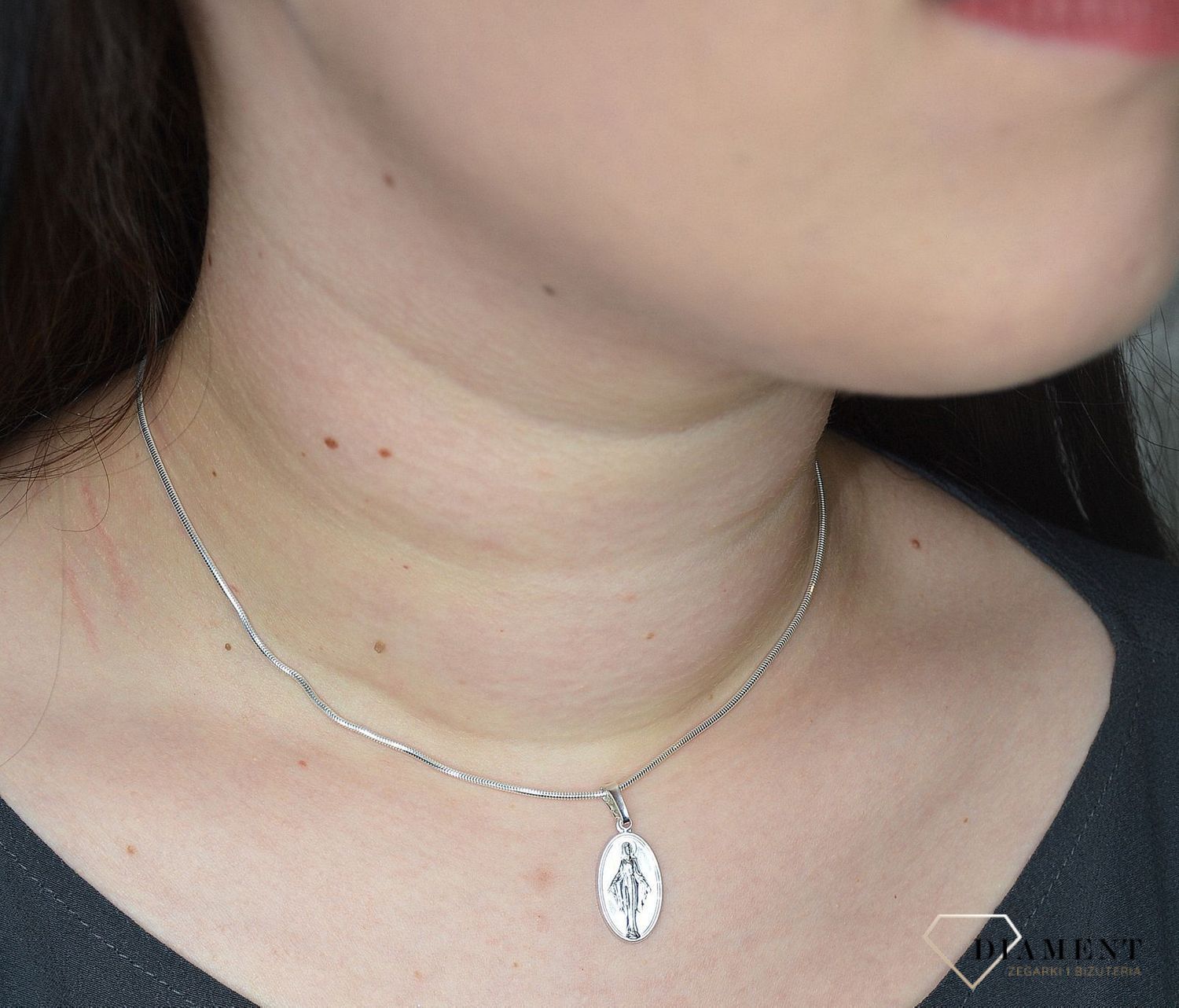 Zawieszka srebrna medalik Jezus DIA-ZAW-1964-925 (1).jpg