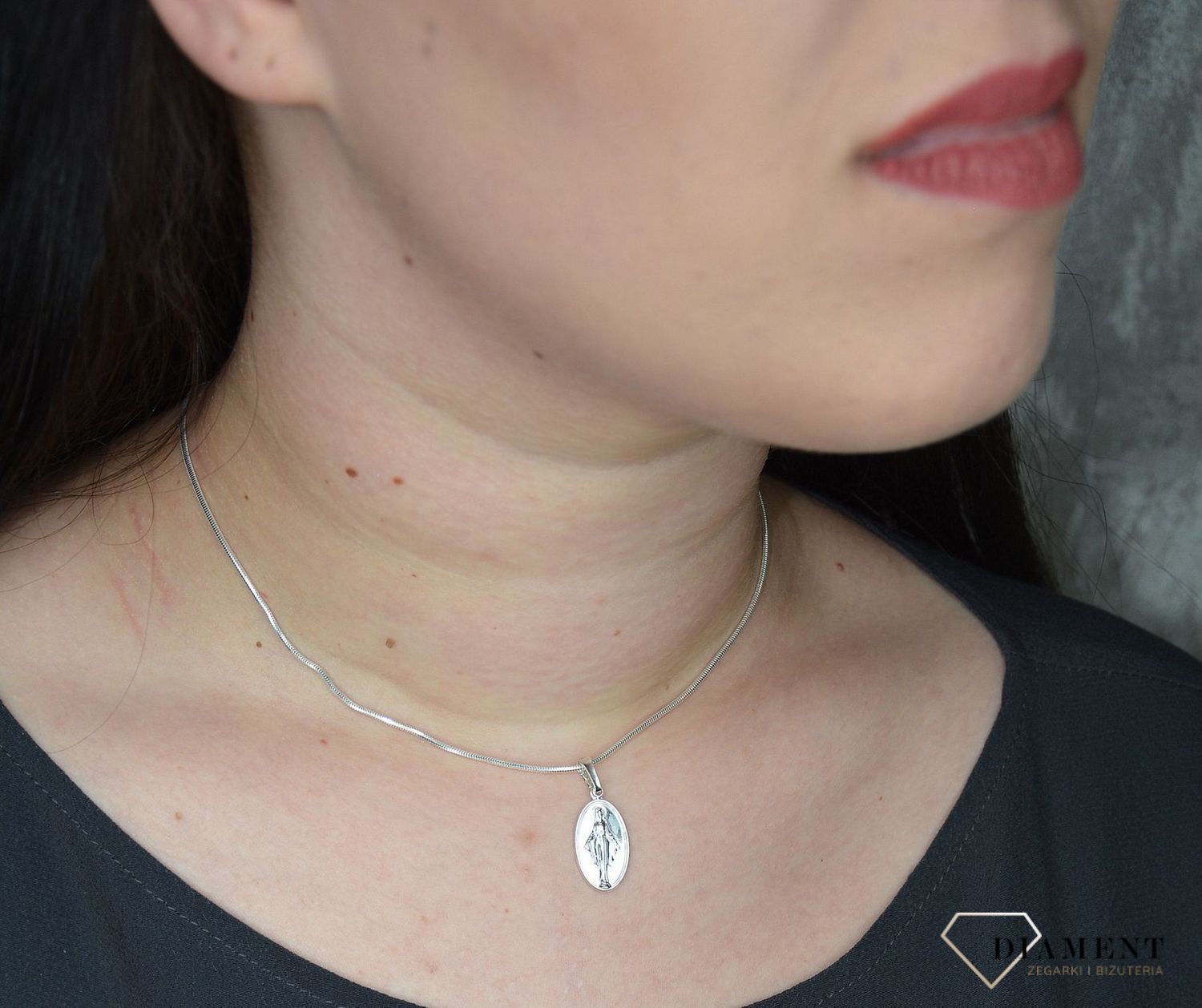 Zawieszka srebrna medalik Jezus DIA-ZAW-1964-925 (1).jpg