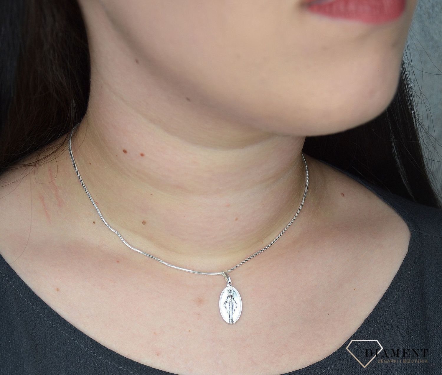 Zawieszka srebrna medalik Jezus DIA-ZAW-1964-925 (1).jpg