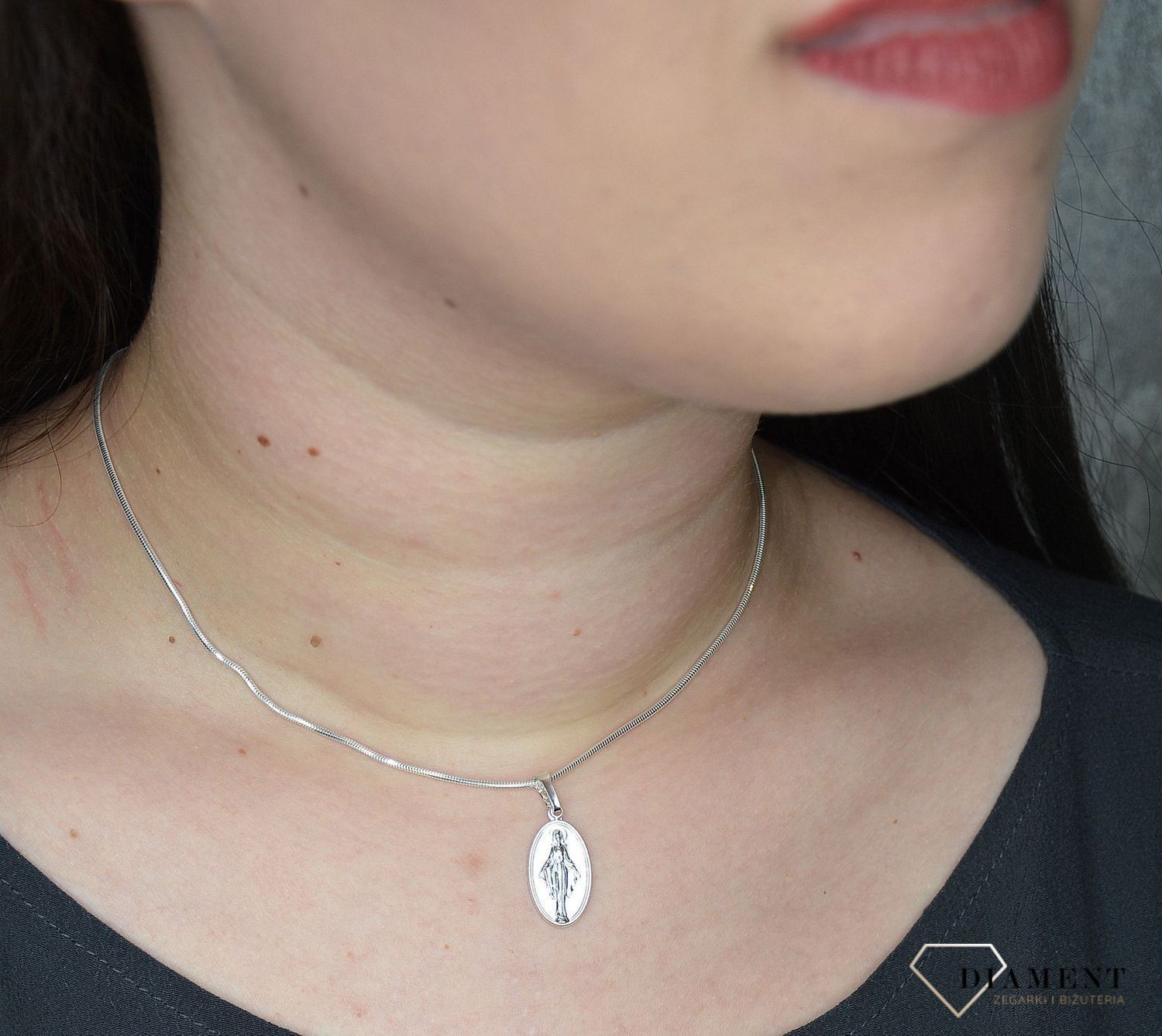 Zawieszka srebrna medalik Jezus DIA-ZAW-1964-925 (1).jpg