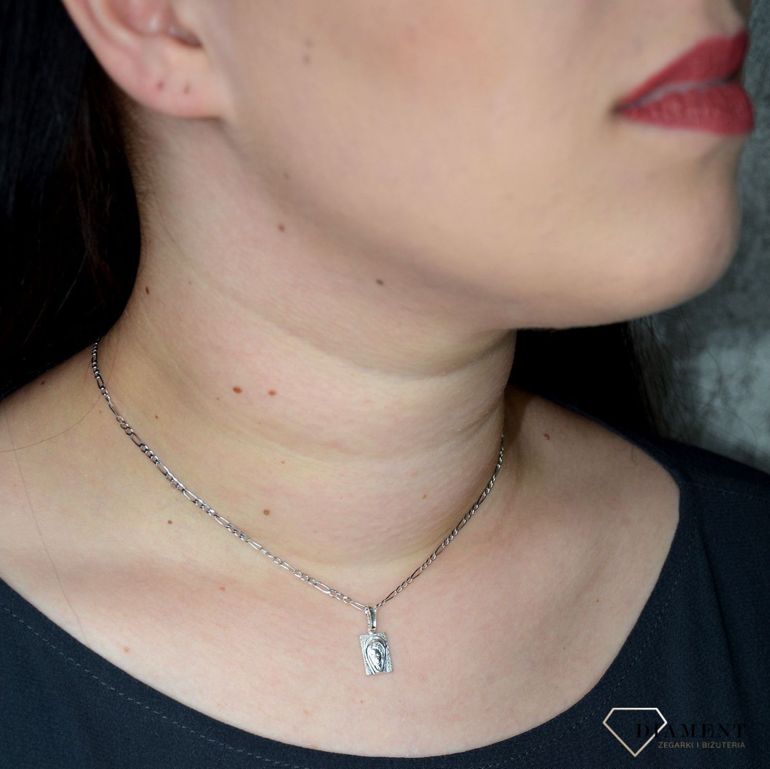 Zawieszka srebrna medalik Matka Boska z grawerem DIA-ZAW-1967-925.jpg