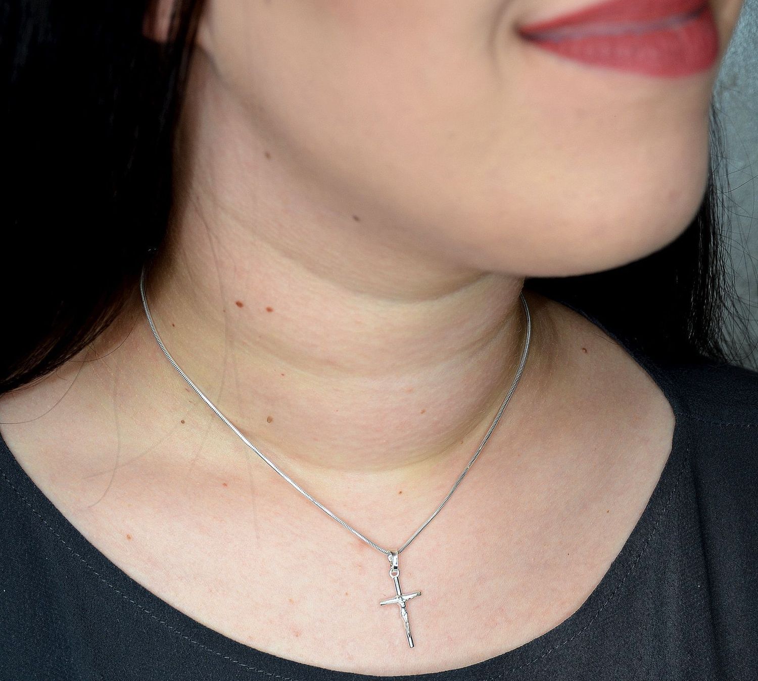 Zawieszka srebrna krzyżyk 3 cm z Jezusem DIA-ZAW-1969-925..jpg