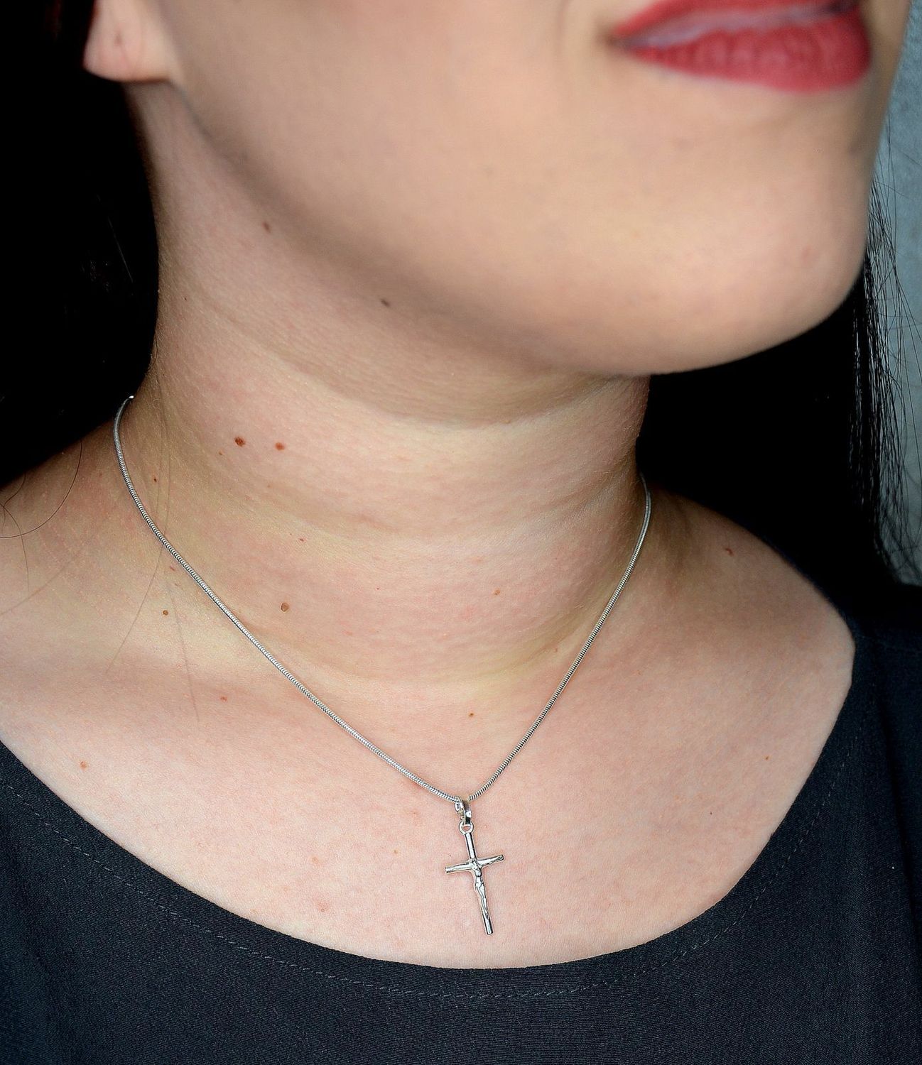 Zawieszka srebrna krzyżyk 3 cm z Jezusem DIA-ZAW-1969-925..jpg