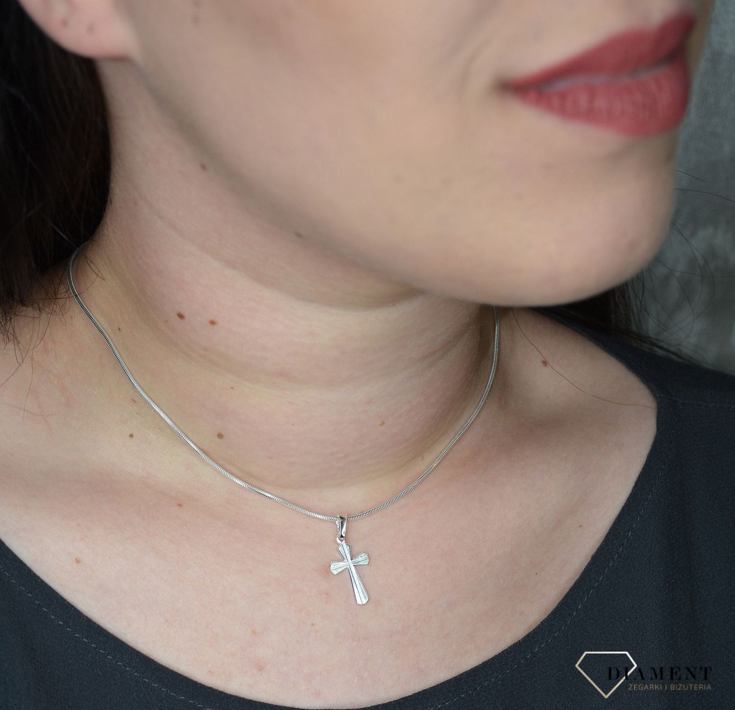 Zawieszka srebrna krzyżyk DIA-ZAW-1972-925.jpg