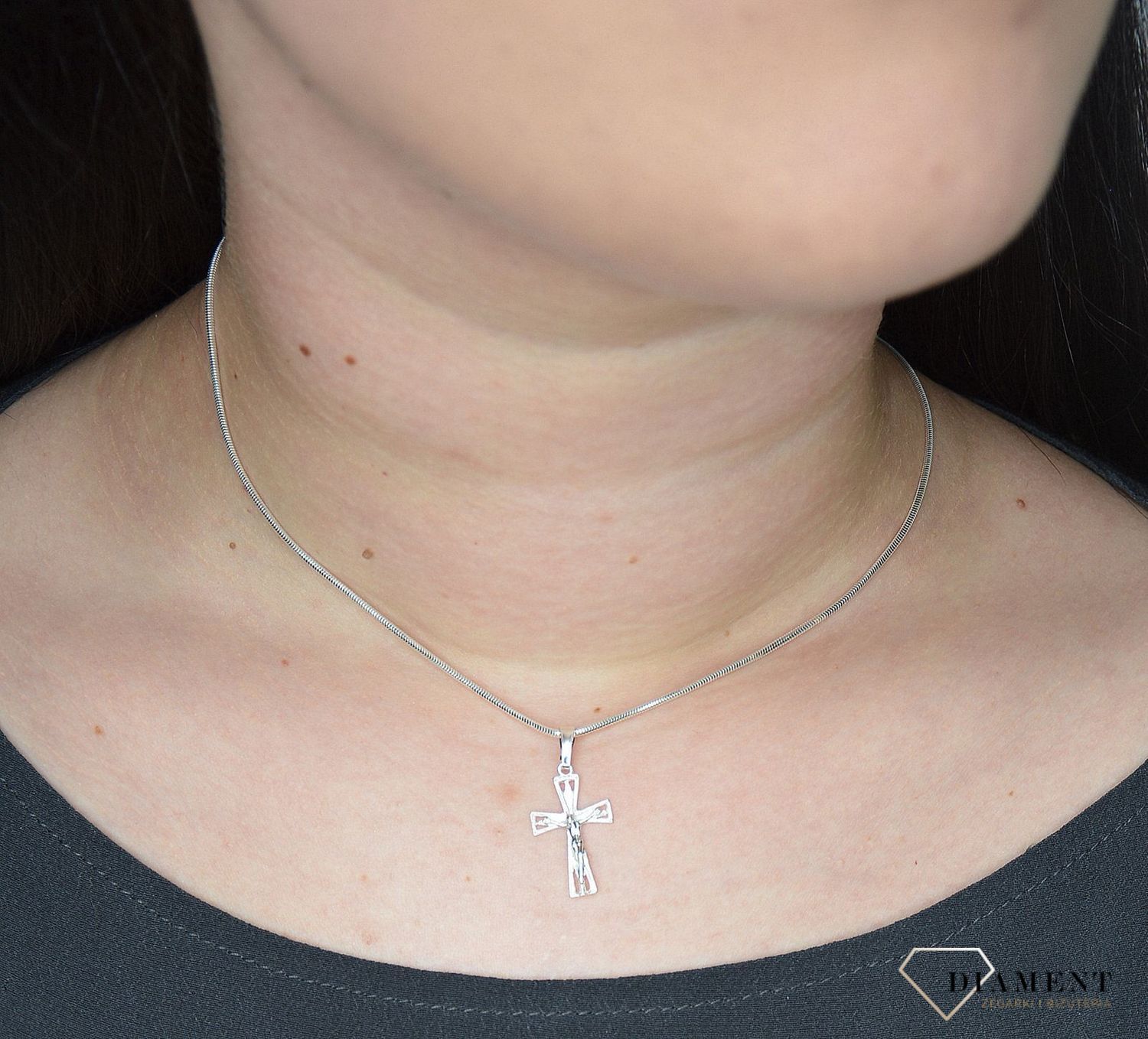 Zawieszka srebrna krzyżyk z Jezusem DIA-ZAW-1973-925.jpg