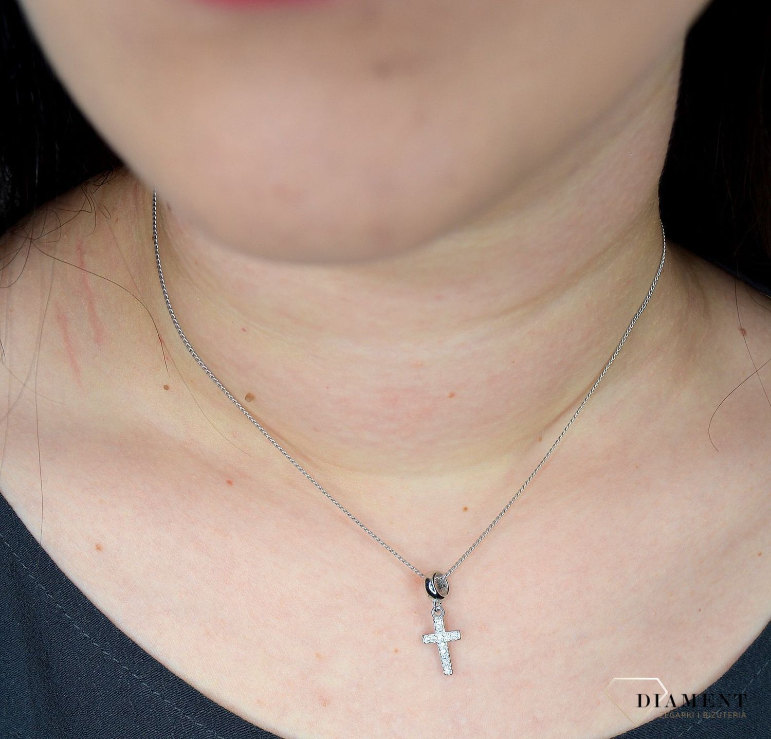 Zawieszka srebrna krzyżyk z cyrkoniami DIA-ZAW-1976-925.jpg