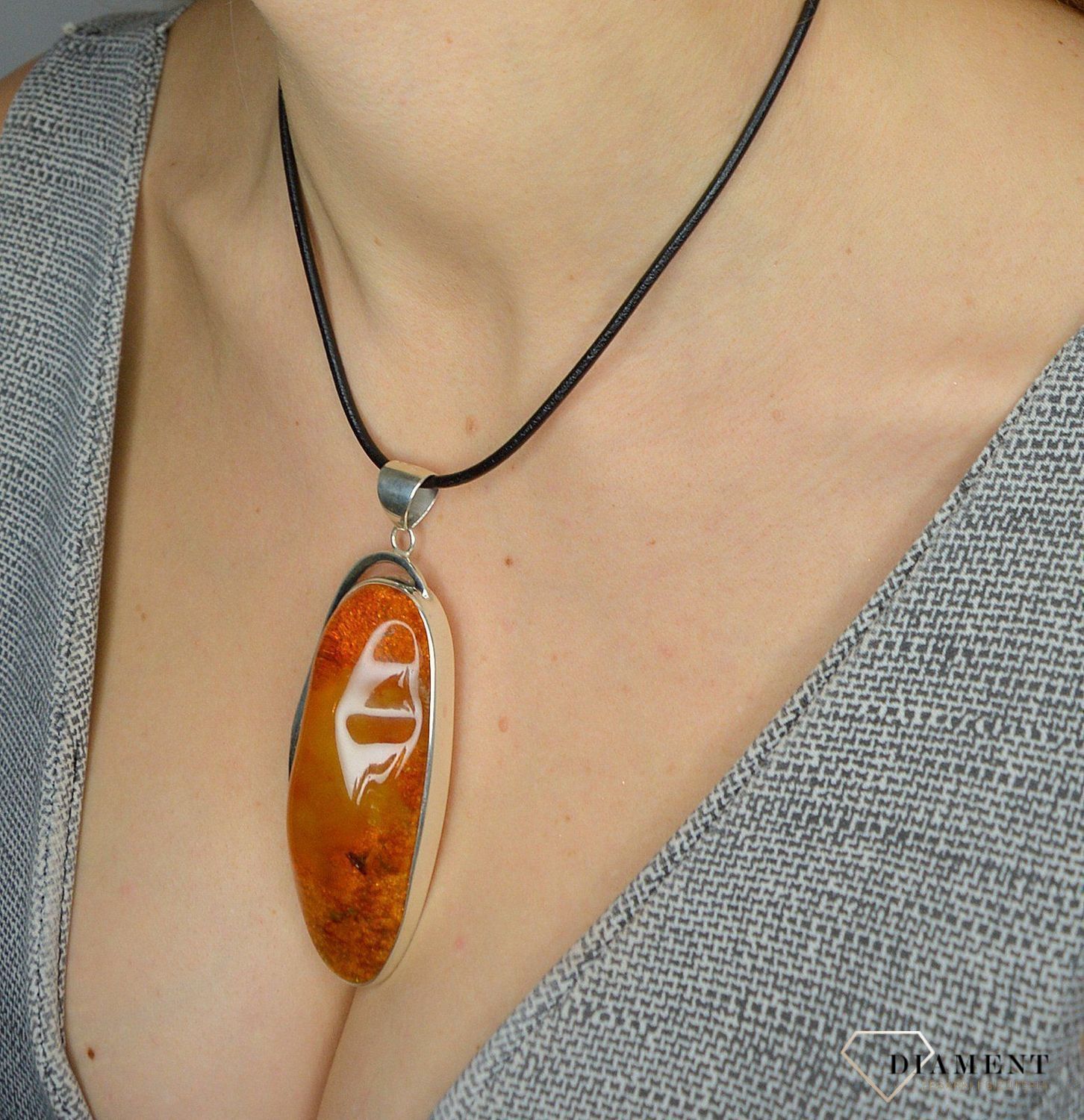 Zawieszka srebrna z bursztynu 'Duży owal' DIA-ZAW-2232-925.jpg