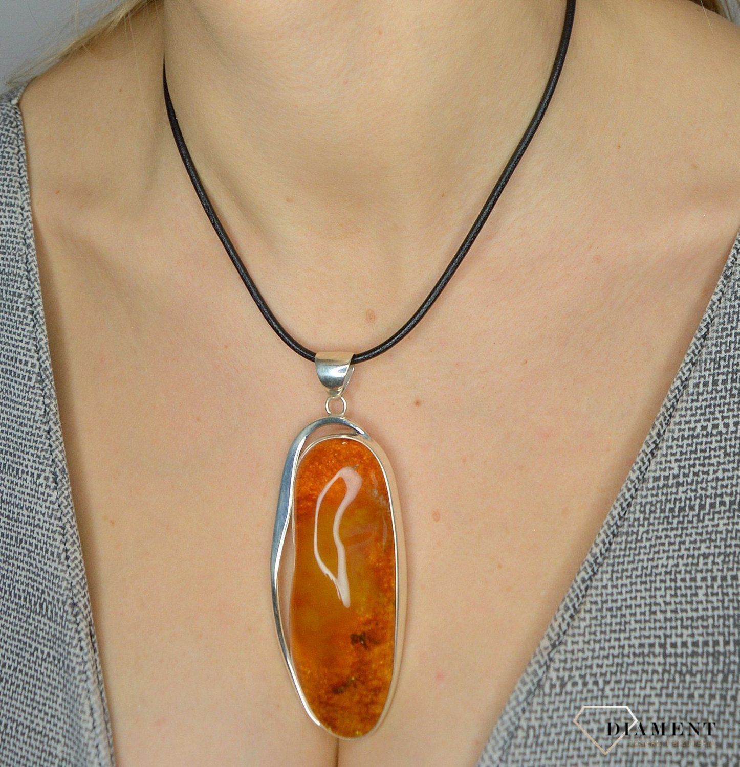 Zawieszka srebrna z bursztynu 'Duży owal' DIA-ZAW-2232-925.jpg