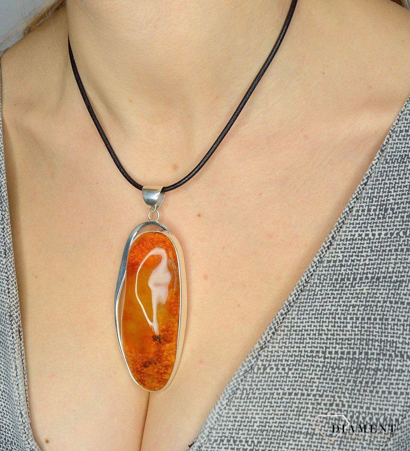 Zawieszka srebrna z bursztynu 'Duży owal' DIA-ZAW-2232-925.jpg