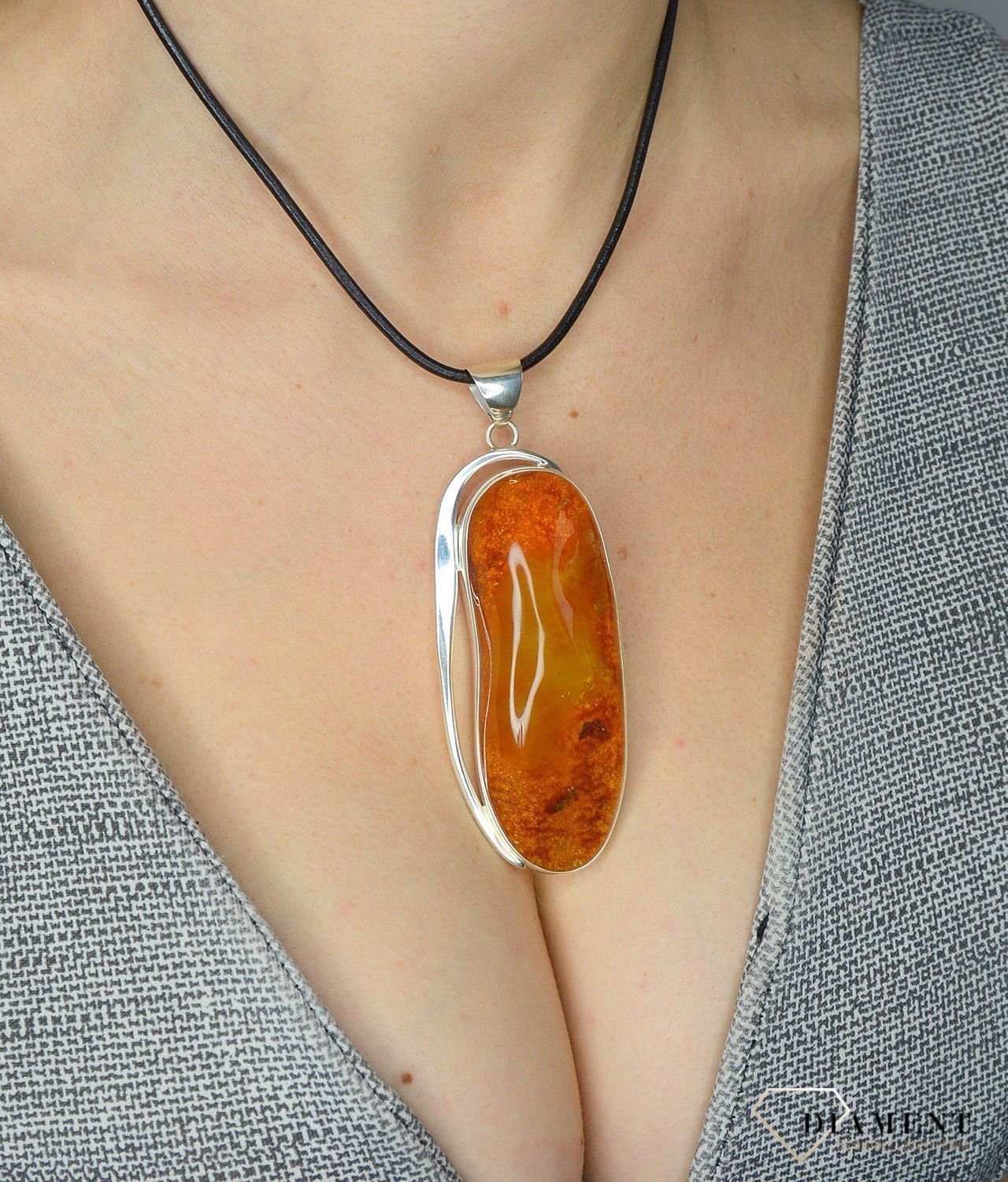 Zawieszka srebrna z bursztynu 'Duży owal' DIA-ZAW-2232-925.jpg