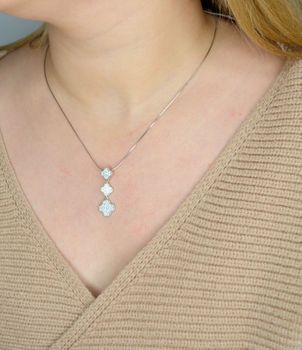 Zawieszka srebrna koniczynka. Wisiorek srebrny z czterolistną koniczynką to wspaniały, bardzo symboliczny element biżuterii, idealny dla kobiet urodzonych pod szczęśliwą gwiazdą! (3).JPG
