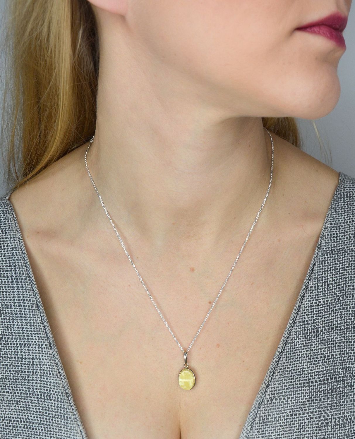 Zawieszka srebrna z bursztynem w mlecznym odcieniu DIA-ZAW-2442..jpg