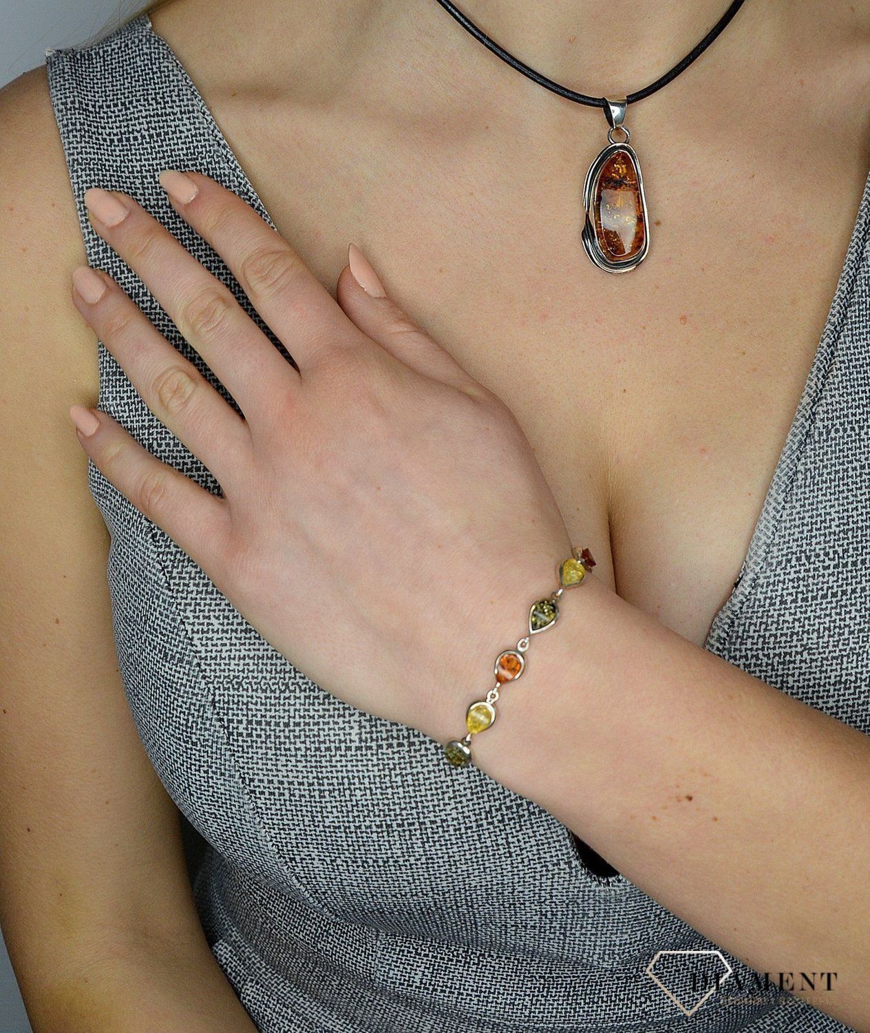 Zawieszka srebrna z bursztynem w kolorze brązu DIA-ZAW-2449-bursztyn.jpg