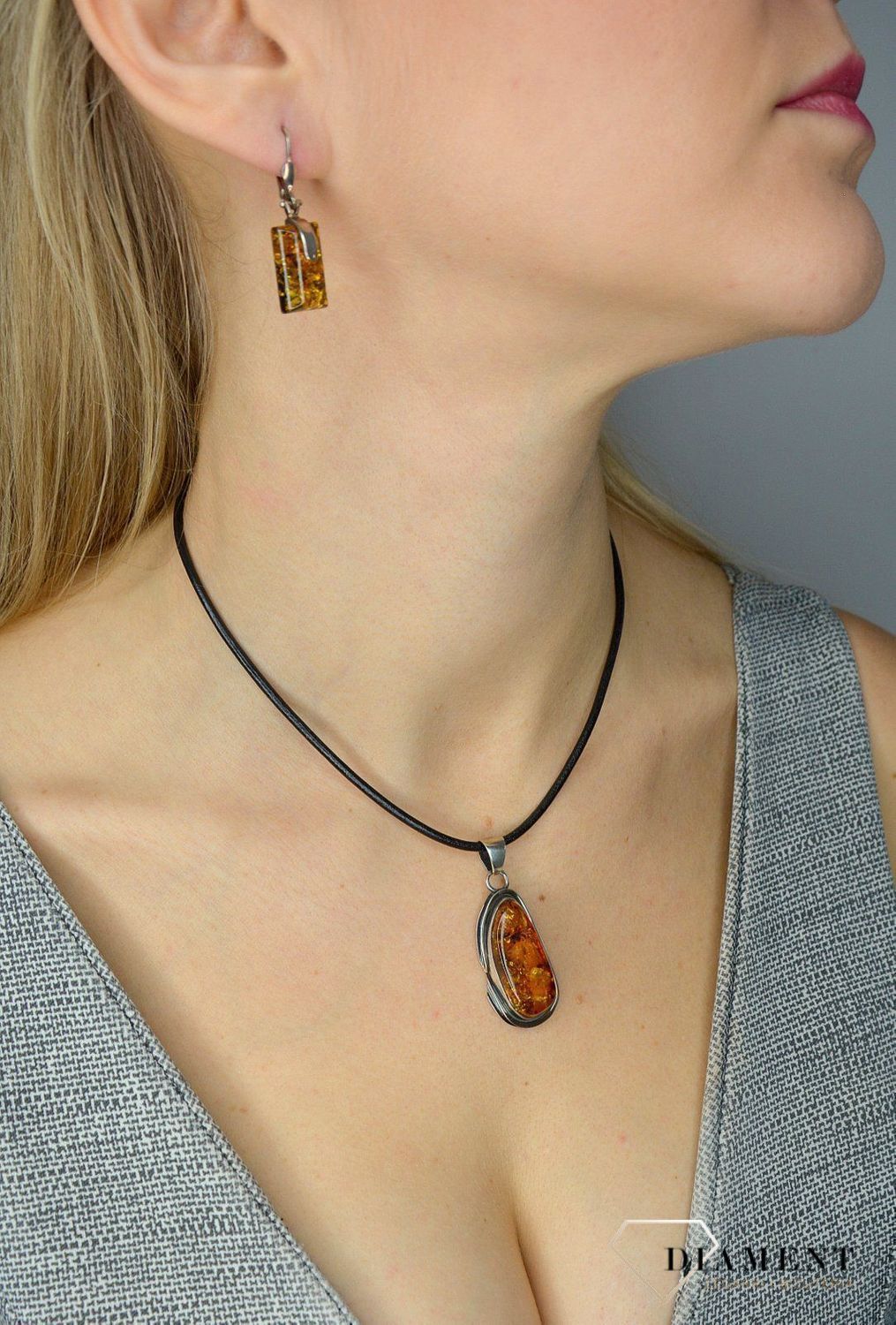 Zawieszka srebrna z bursztynem w kolorze brązu DIA-ZAW-2449-bursztyn.jpg