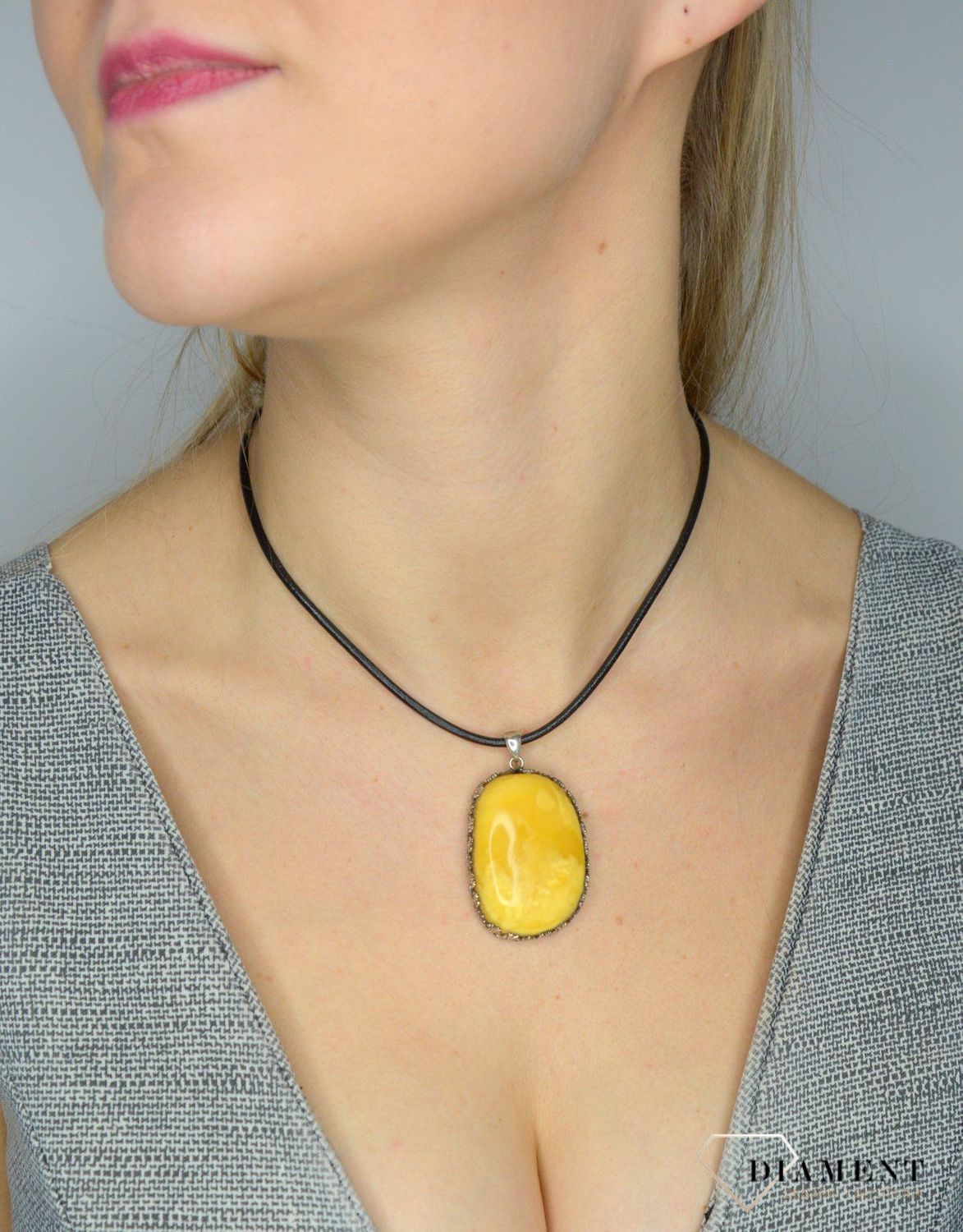 Zawieszka srebrna z mlecznym bursztynem DIA-ZAW-2452.jpg