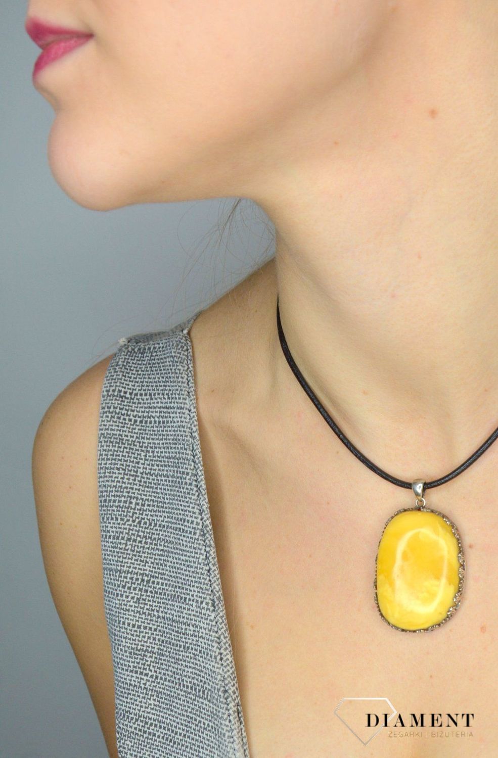 Zawieszka srebrna z mlecznym bursztynem DIA-ZAW-2452.jpg