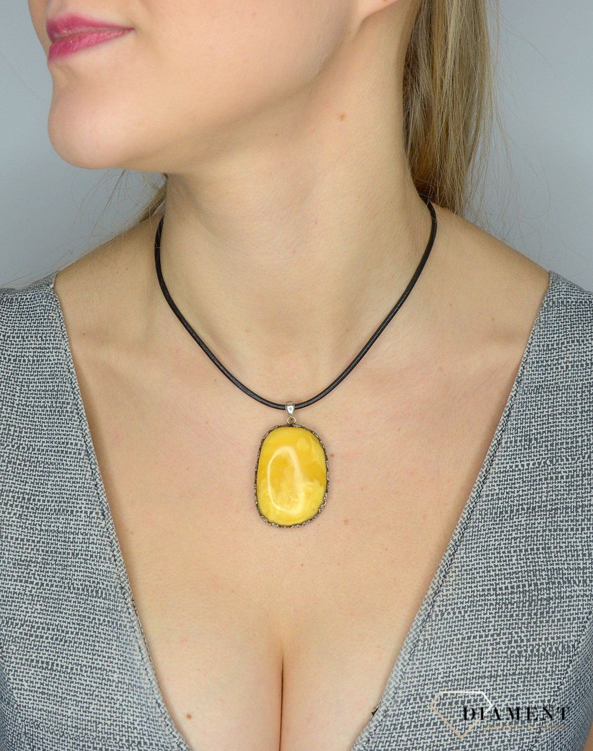 Zawieszka srebrna z mlecznym bursztynem DIA-ZAW-2452.jpg