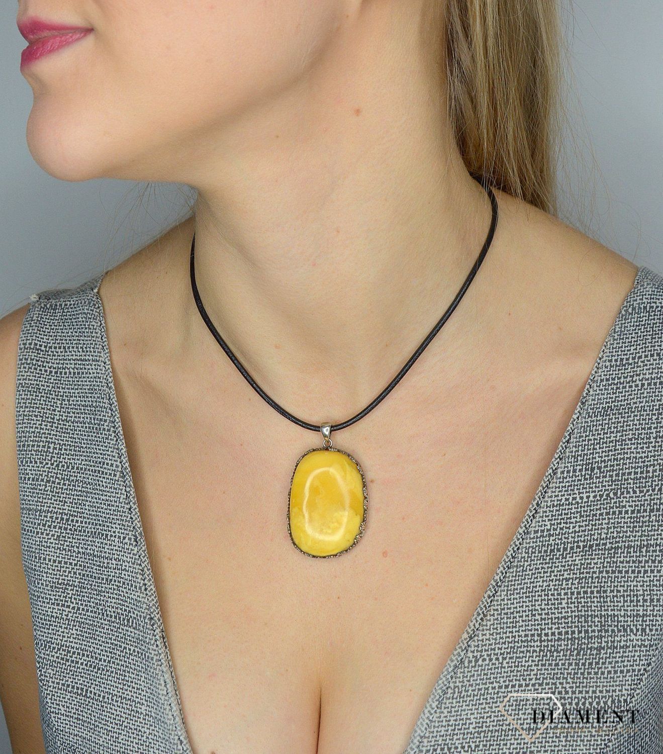 Zawieszka srebrna z mlecznym bursztynem DIA-ZAW-2452.jpg