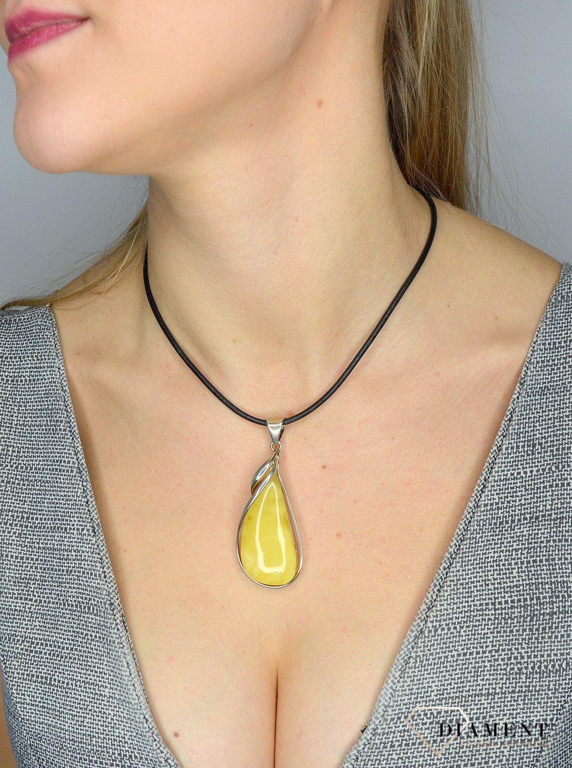 Zawieszka srebrna łezka z mlecznym bursztynem DIA-ZAW-2453.jpg