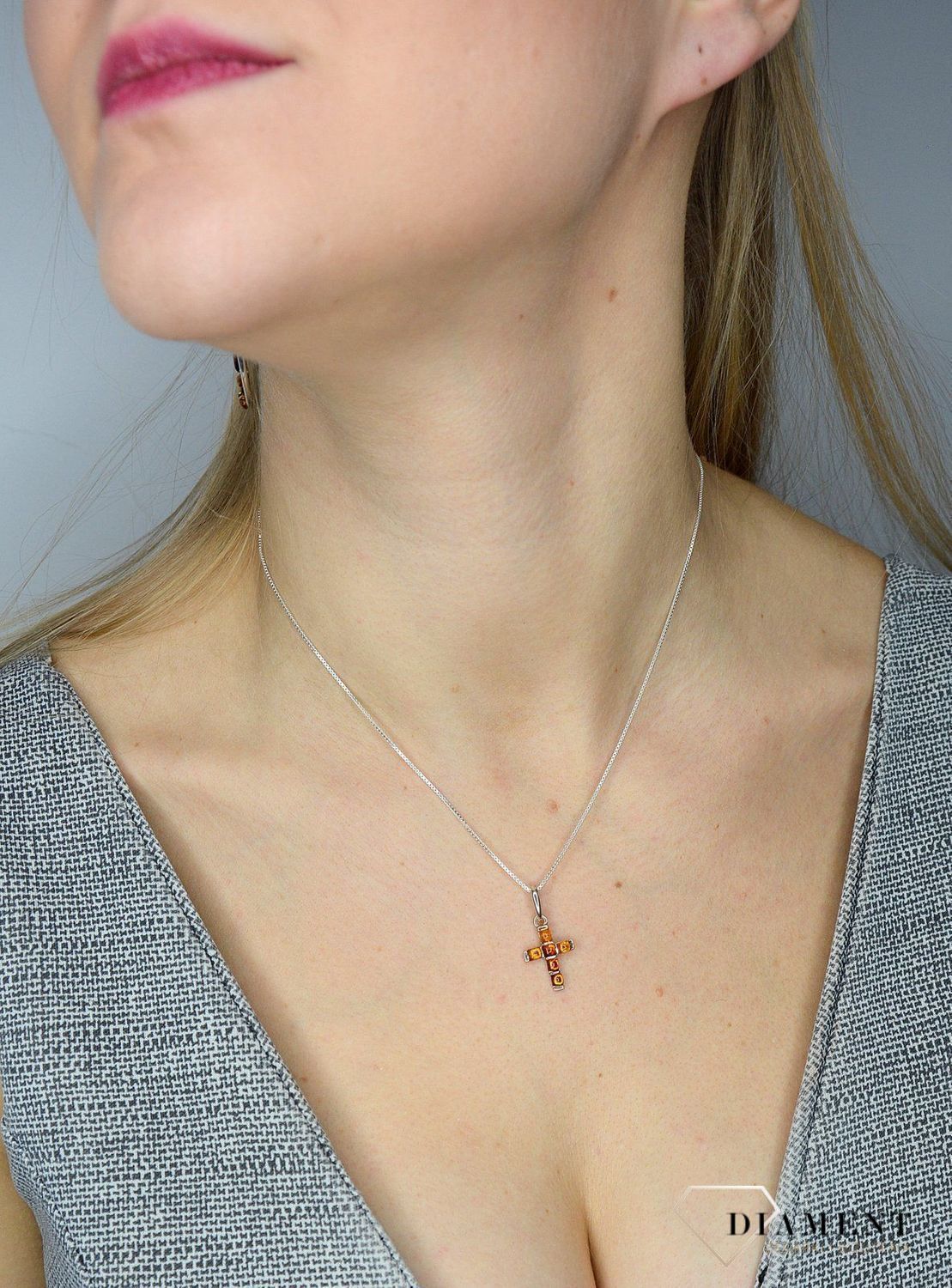 Zawieszka srebrna krzyżyk z bursztynem DIA-ZAW-2455.jpg