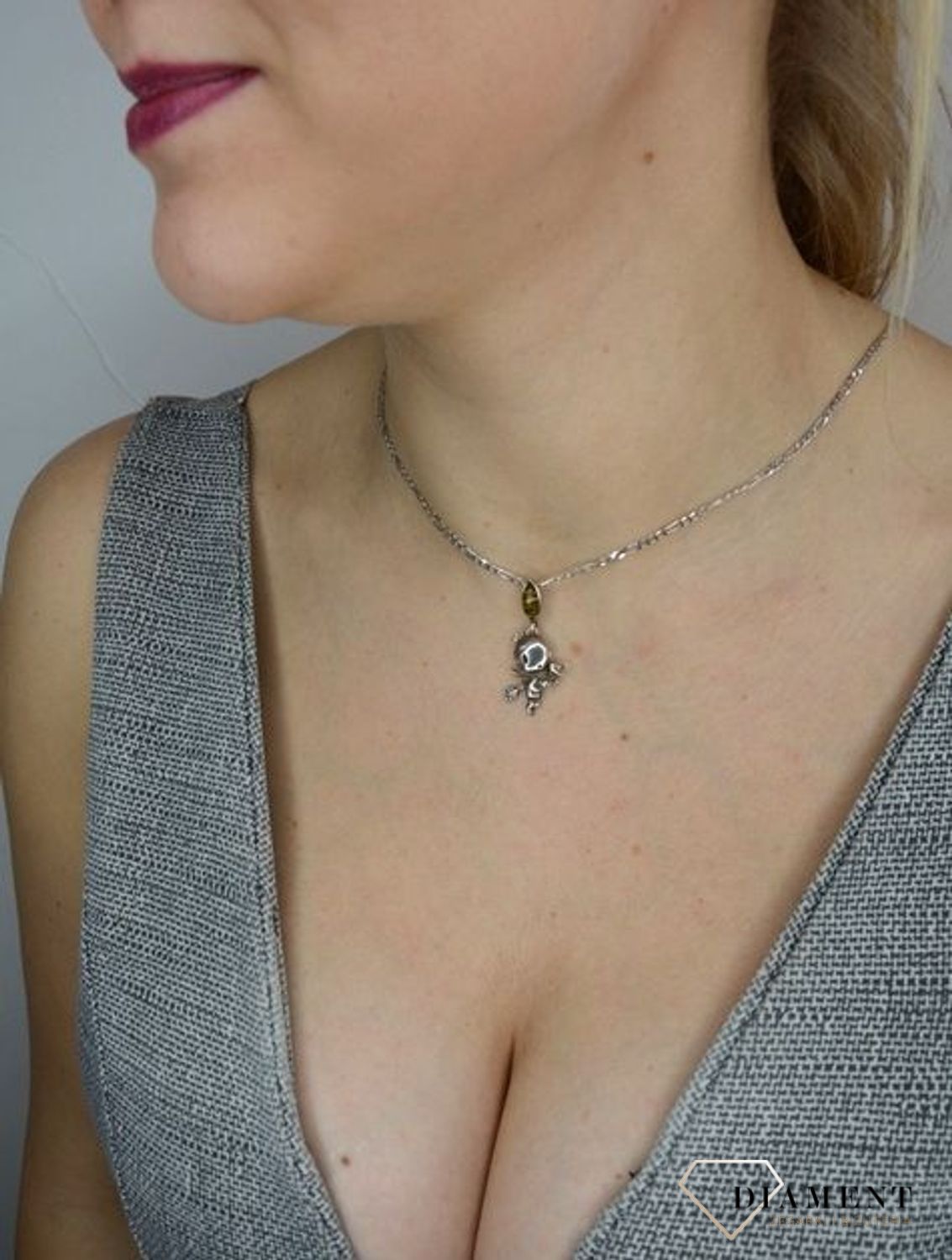 Zawieszka srebrna Amor z bursztynem DIA-ZAW-2458-bursztyn.jpg