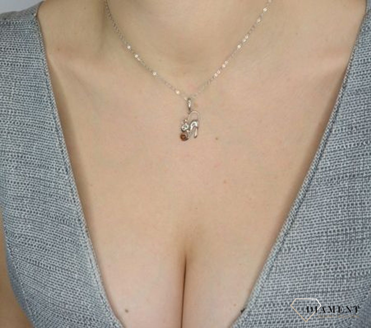 Zawieszka srebrna kot z bursztynową piłką DIA-ZAW-2460.jpg