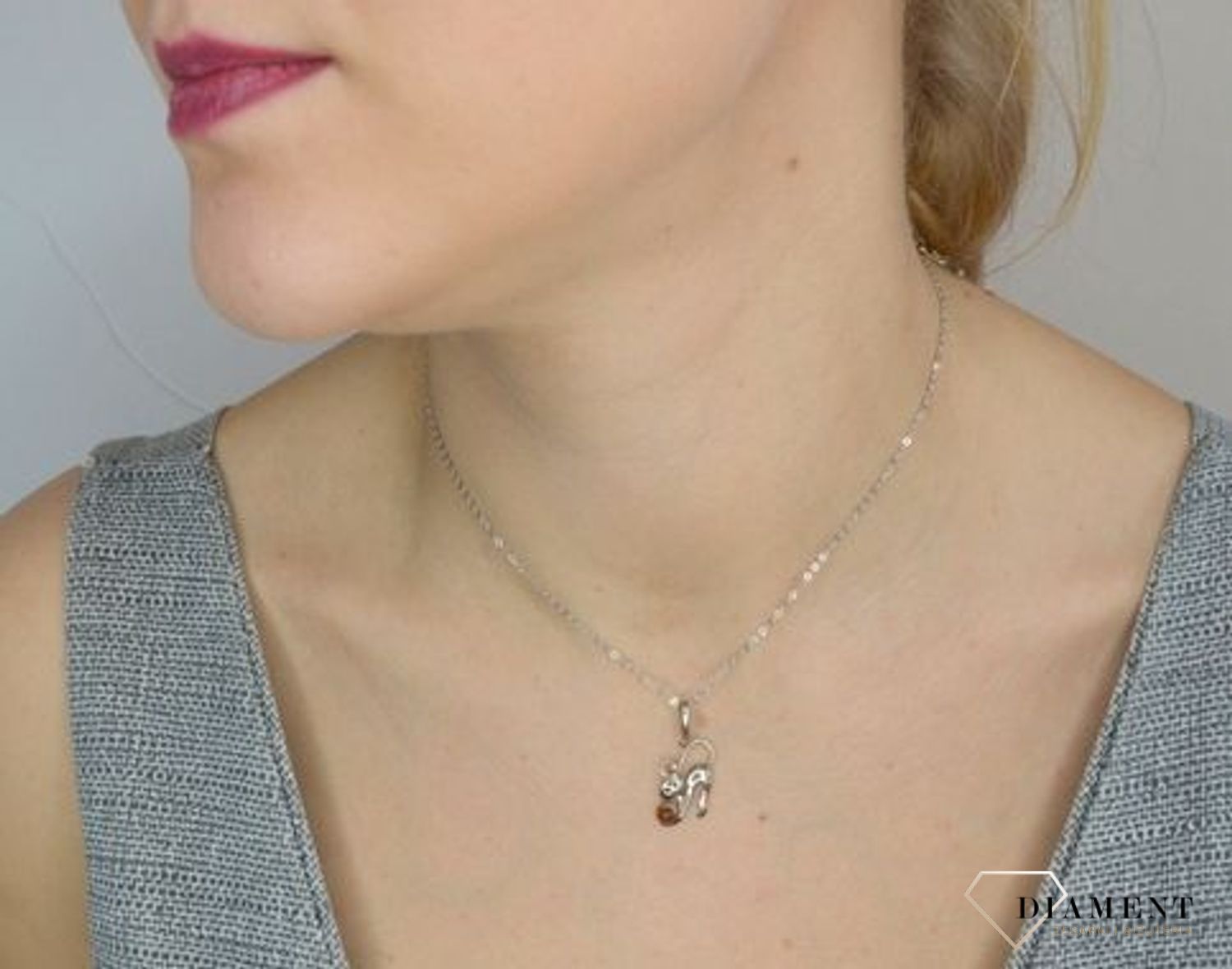 Zawieszka srebrna kot z bursztynową piłką DIA-ZAW-2460.jpg