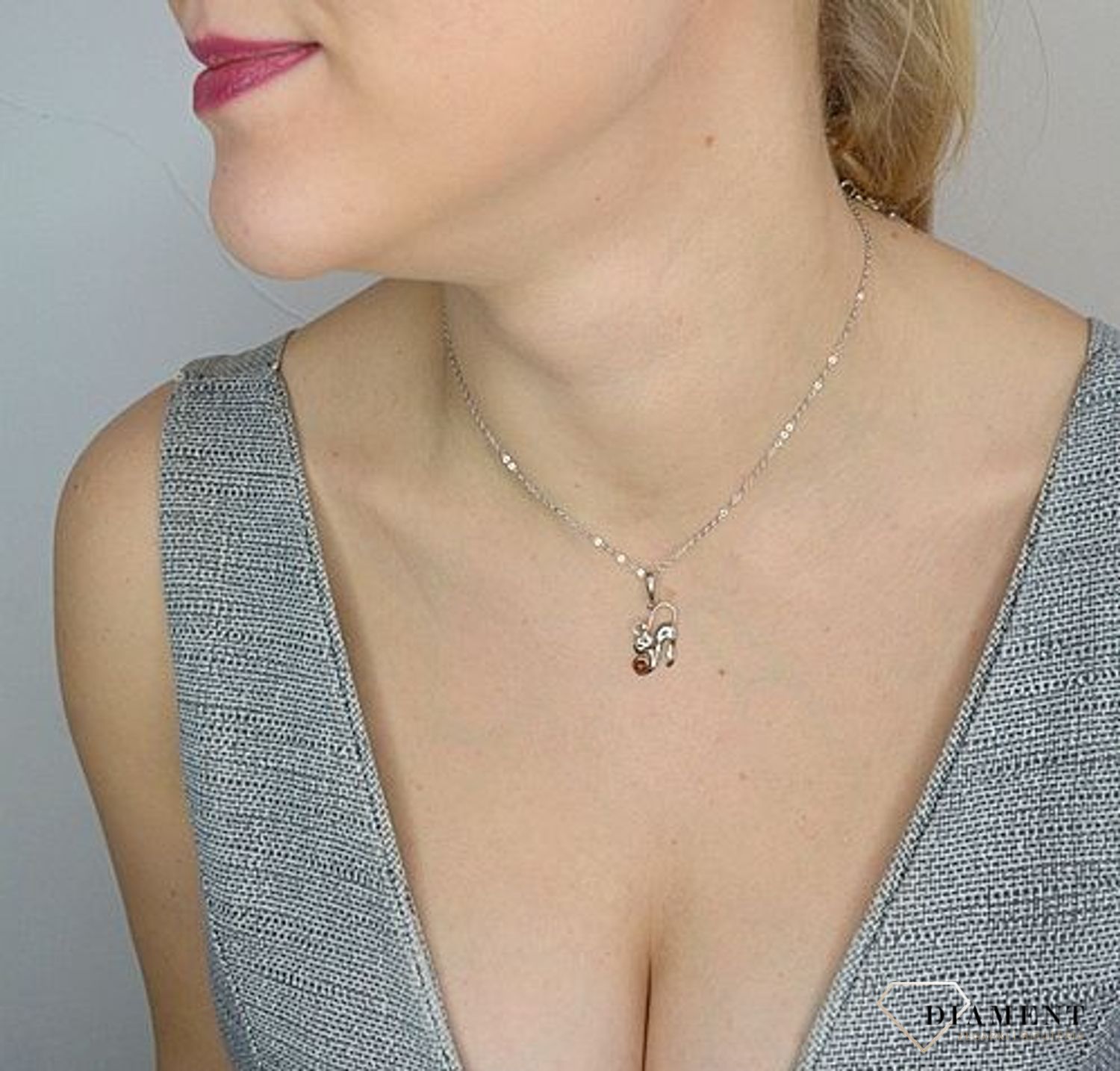 Zawieszka srebrna kot z bursztynową piłką DIA-ZAW-2460.jpg