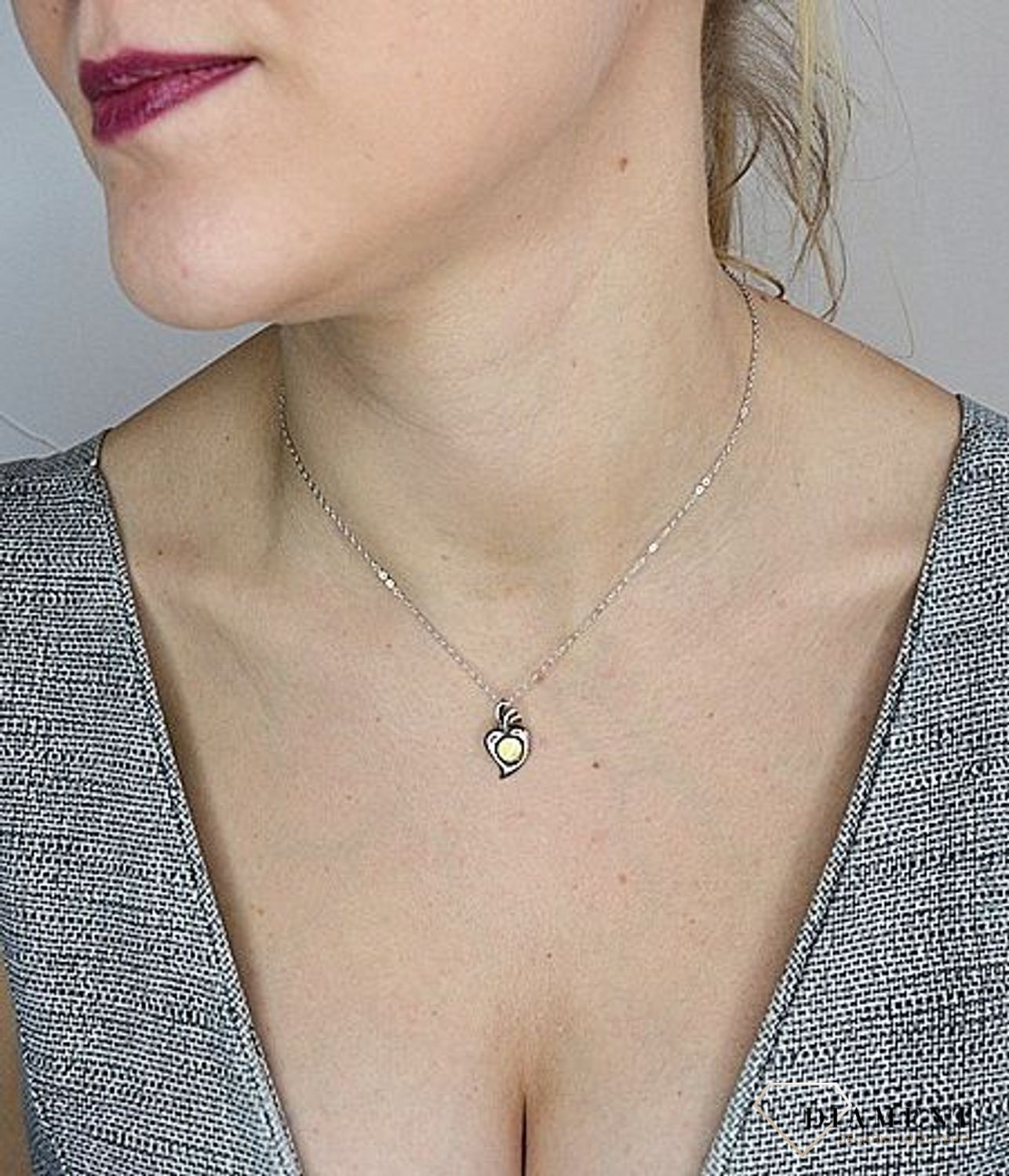 Zawieszka srebrna z bursztynem w kształcie serca DIA-ZAW-2461.jpg