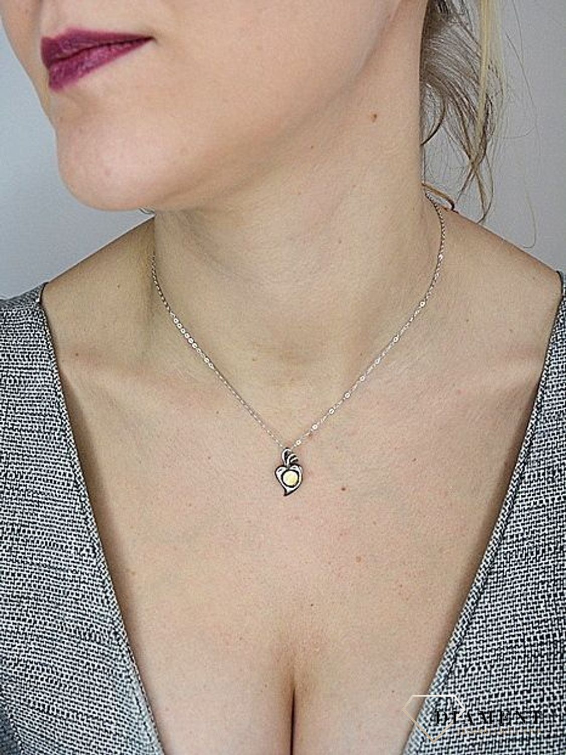 Zawieszka srebrna z bursztynem w kształcie serca DIA-ZAW-2461.jpg