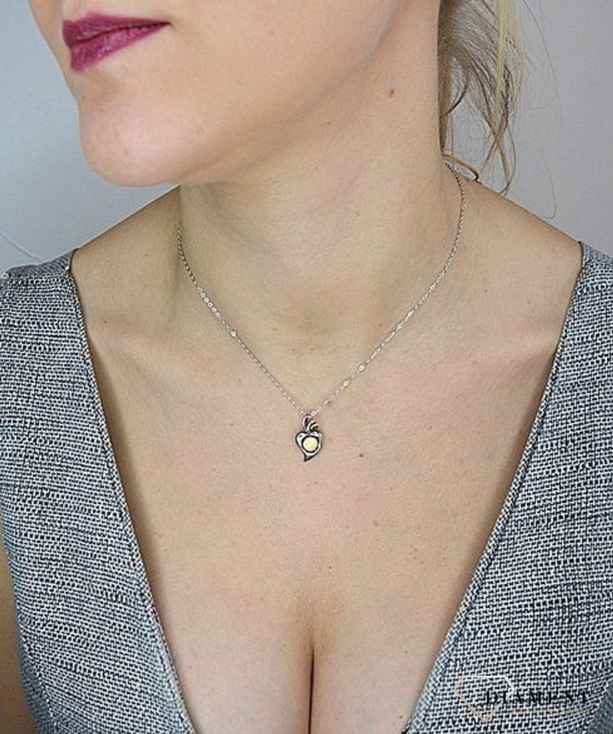 Zawieszka srebrna z bursztynem w kształcie serca DIA-ZAW-2461.jpg