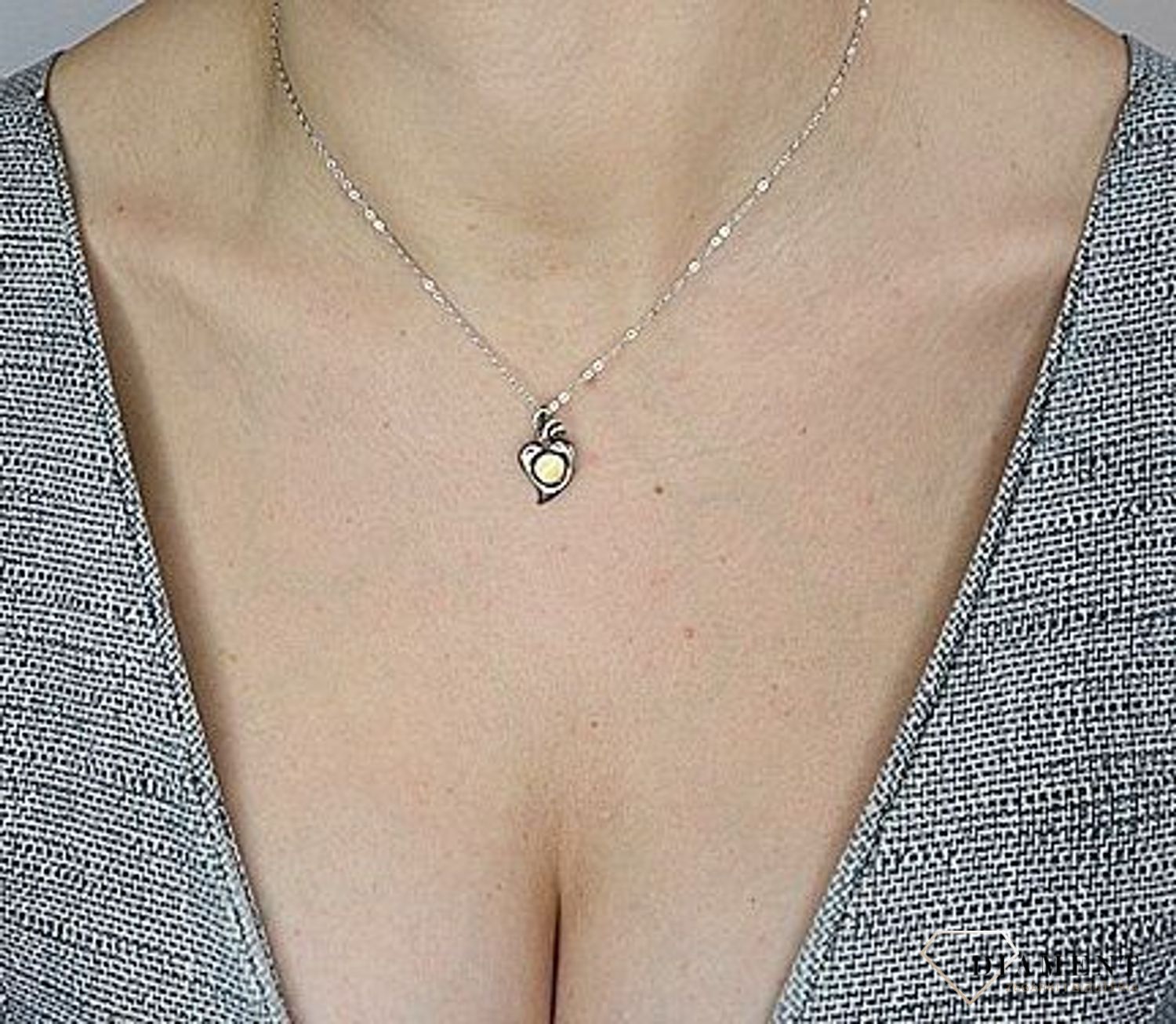 Zawieszka srebrna z bursztynem w kształcie serca DIA-ZAW-2461.jpg