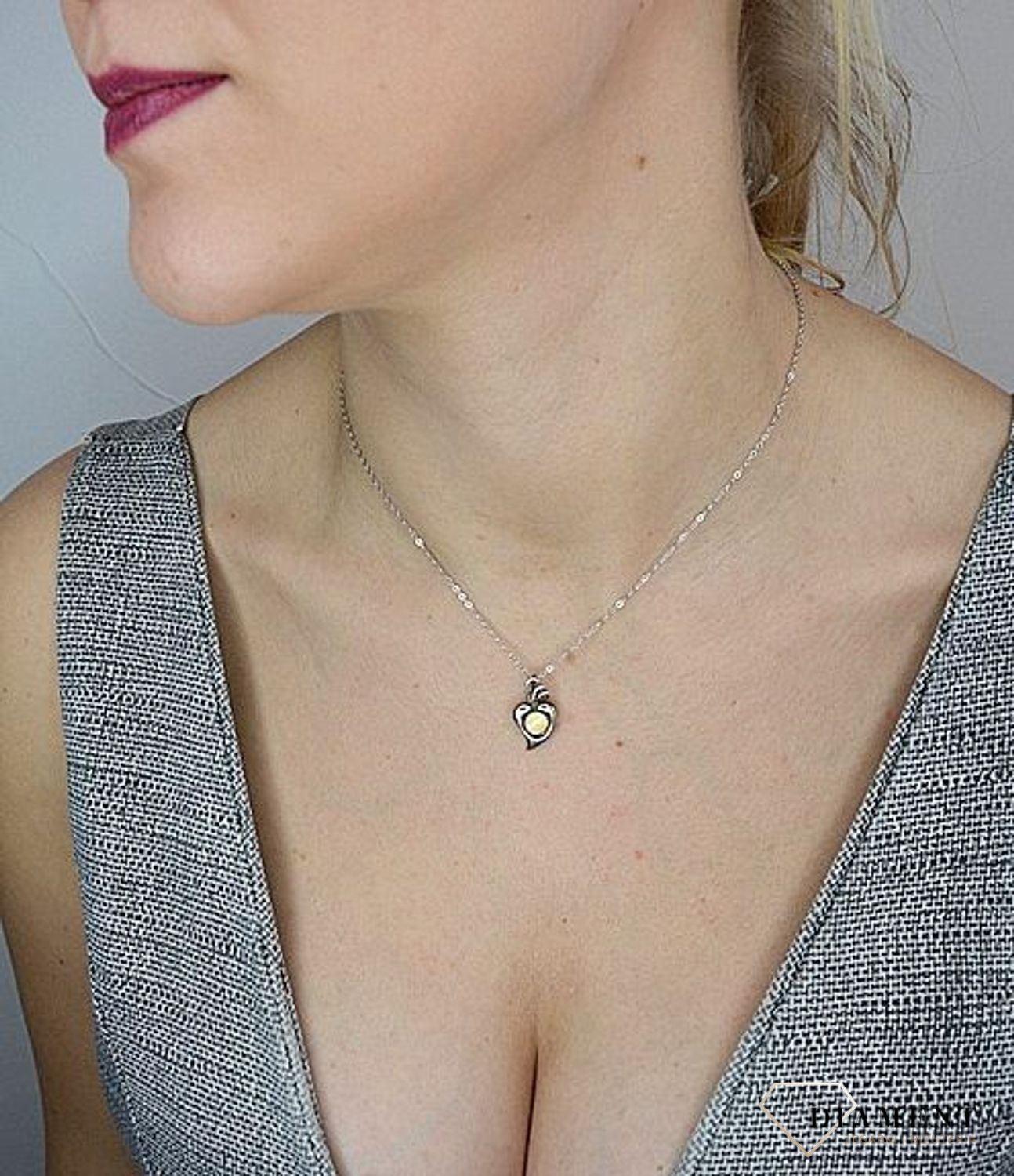 Zawieszka srebrna z bursztynem w kształcie serca DIA-ZAW-2461.jpg