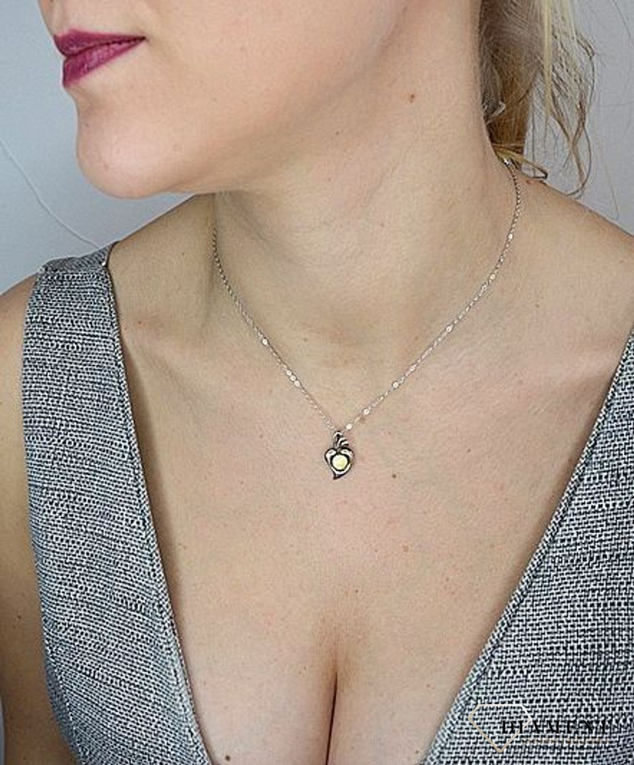 Zawieszka srebrna z bursztynem w kształcie serca DIA-ZAW-2461.jpg