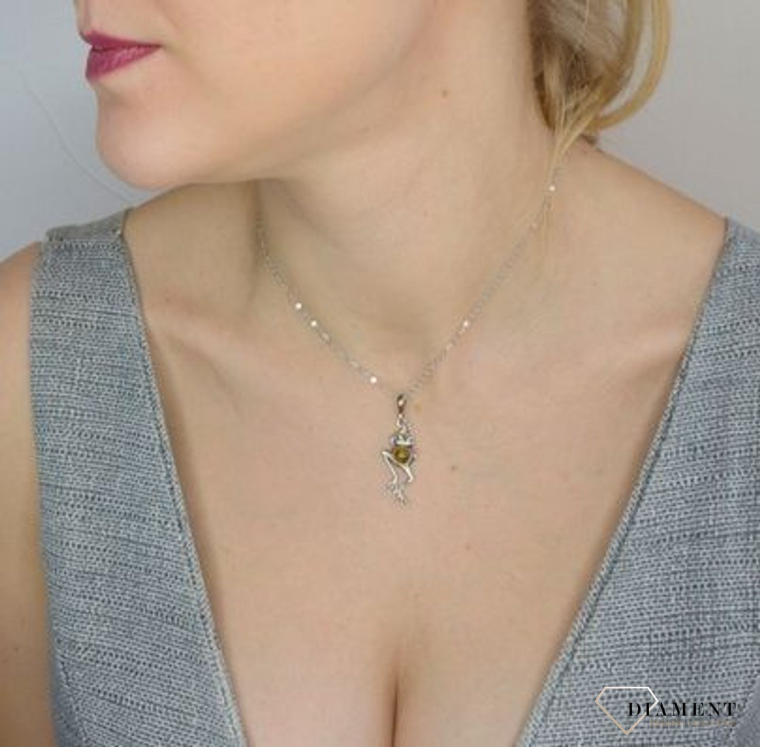 Zawieszka srebrna żaba z ruchomymi nóżkami z dodatkiem bursztynu DIA-ZAW-2466.jpg