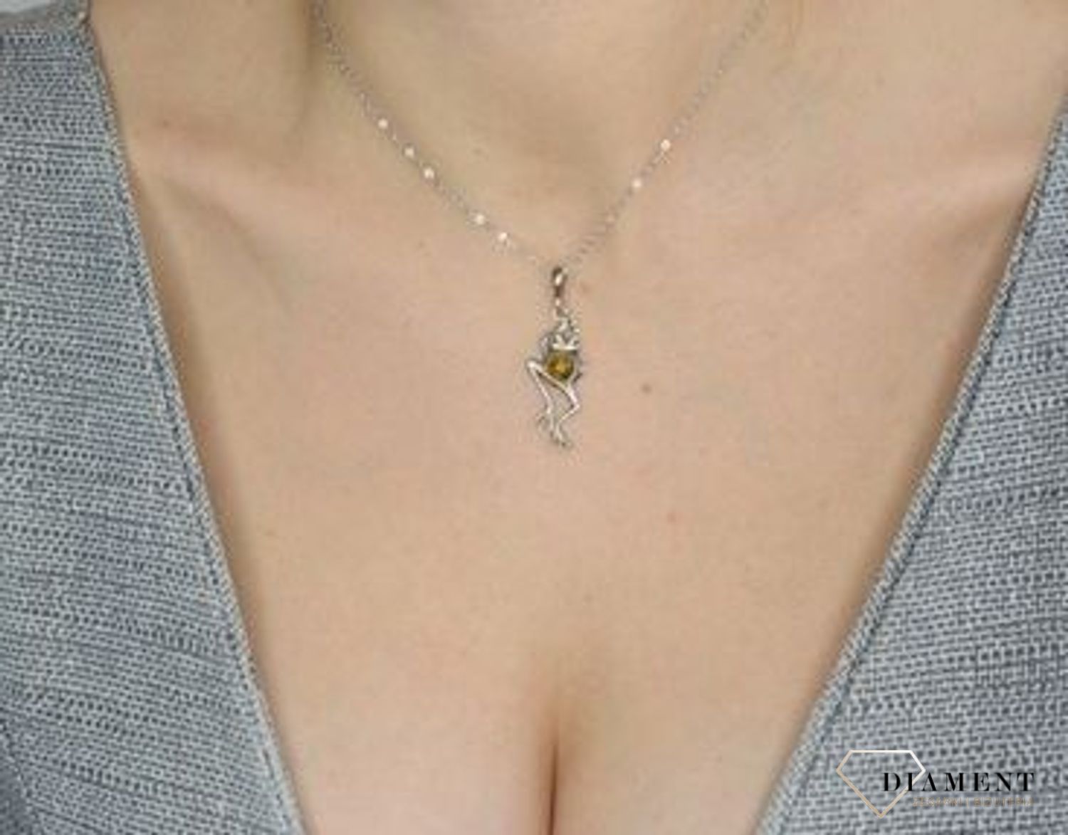 Zawieszka srebrna żaba z ruchomymi nóżkami z dodatkiem bursztynu DIA-ZAW-2466.jpg