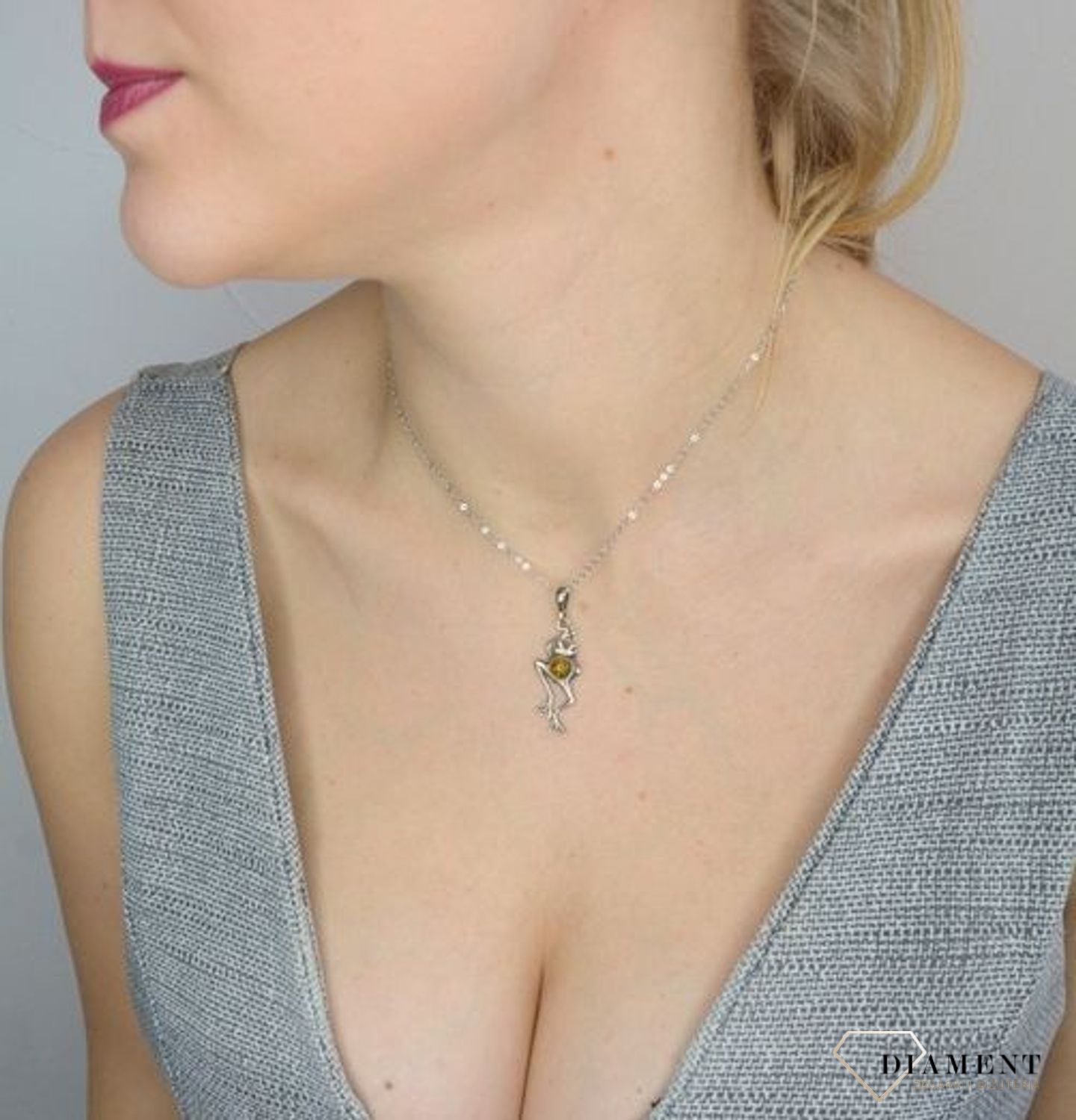 Zawieszka srebrna żaba z ruchomymi nóżkami z dodatkiem bursztynu DIA-ZAW-2466.jpg