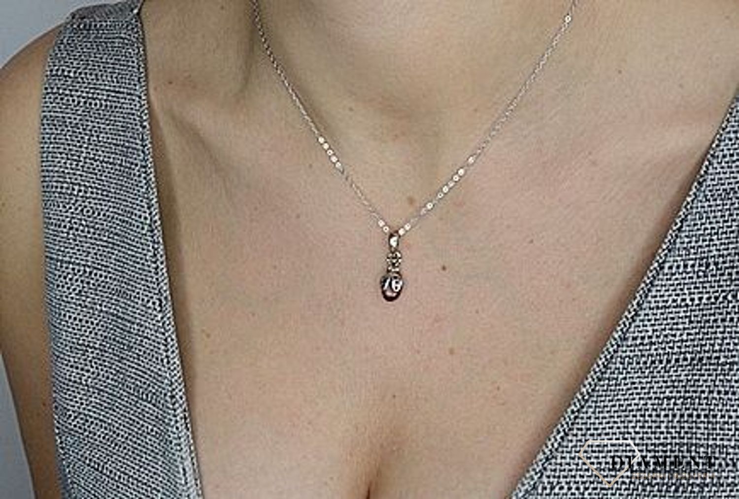 Zawieszka srebrna w kształcie biedronki z bursztynem DIA-ZAW-2467.jpg