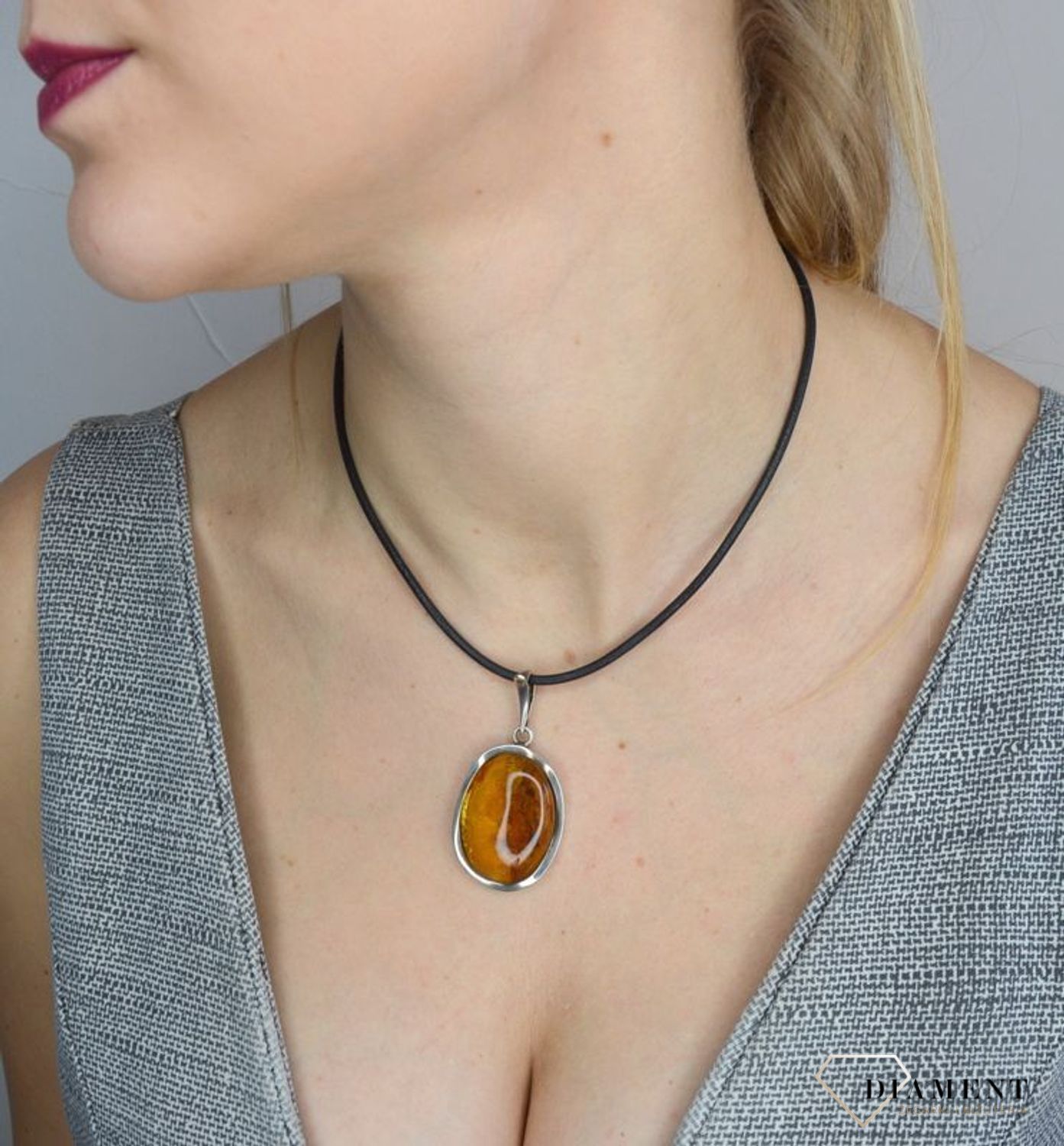 Zawieszka srebrna z bursztynem DIA-ZAW-2491.jpg